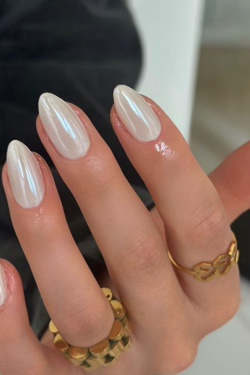 10 White Chrome Nails So Good You’ll Screenshot Immediately