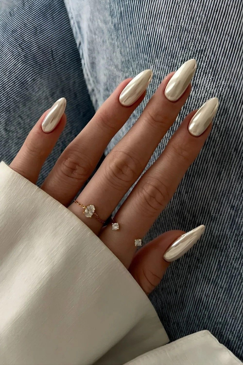 10 White Chrome Nails So Good You’ll Screenshot Immediately