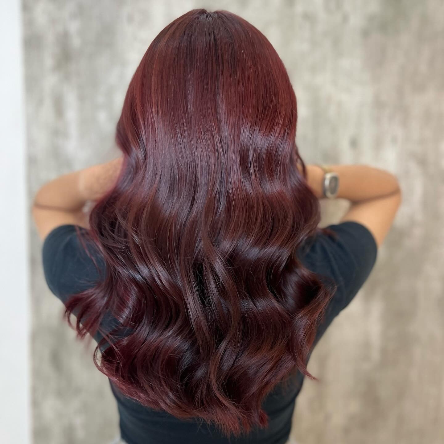 3. Glossy Burgundy Waves (Burgundy Balayage Hair Color)