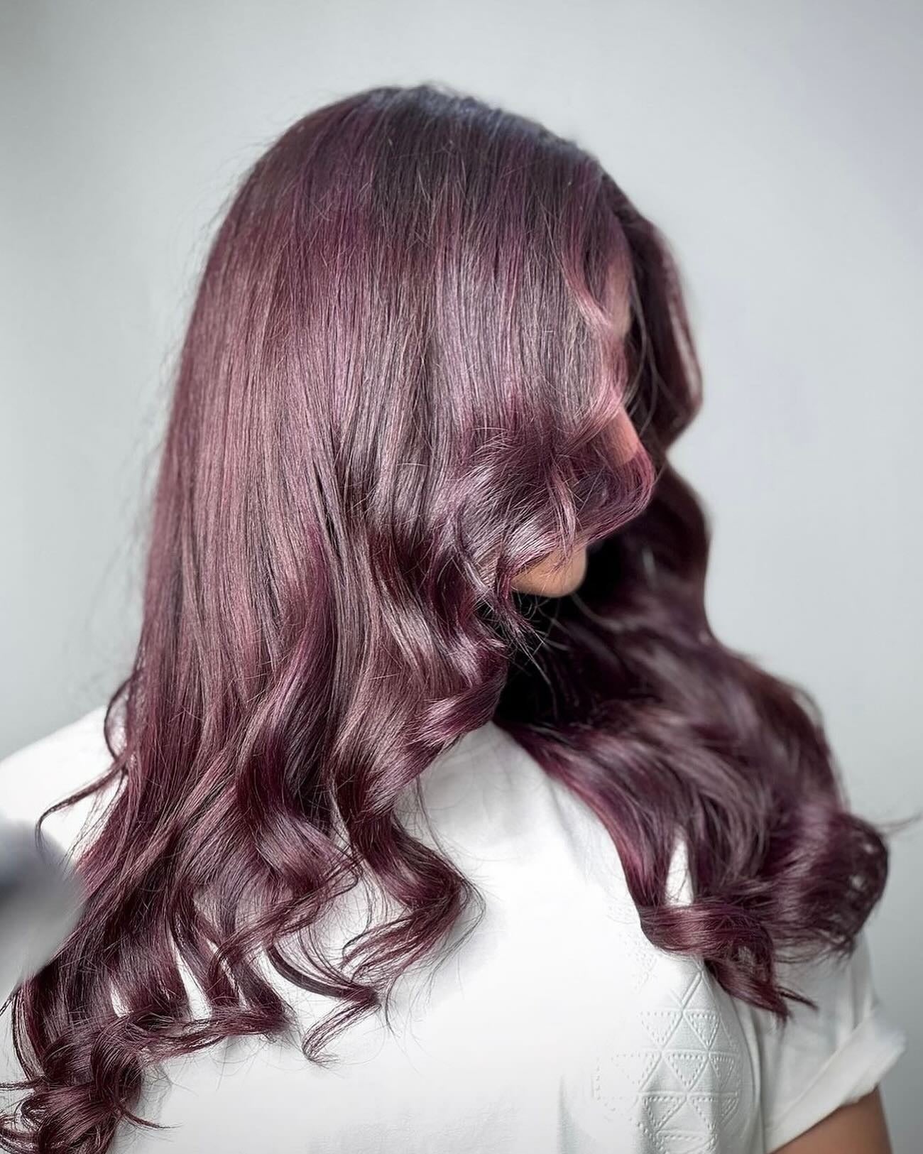 5. Plum-Infused Burgundy Curls (Burgundy Balayage Hair Color)