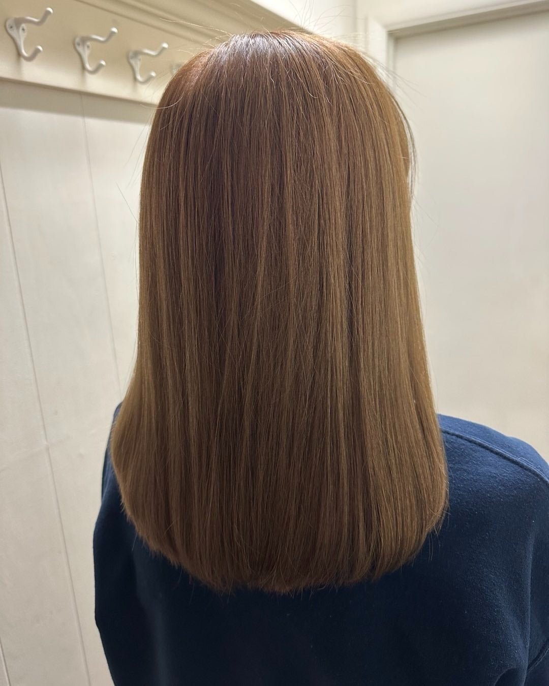 13. Smooth Honey Brown Blunt Cut (Light Brown Hair Color)