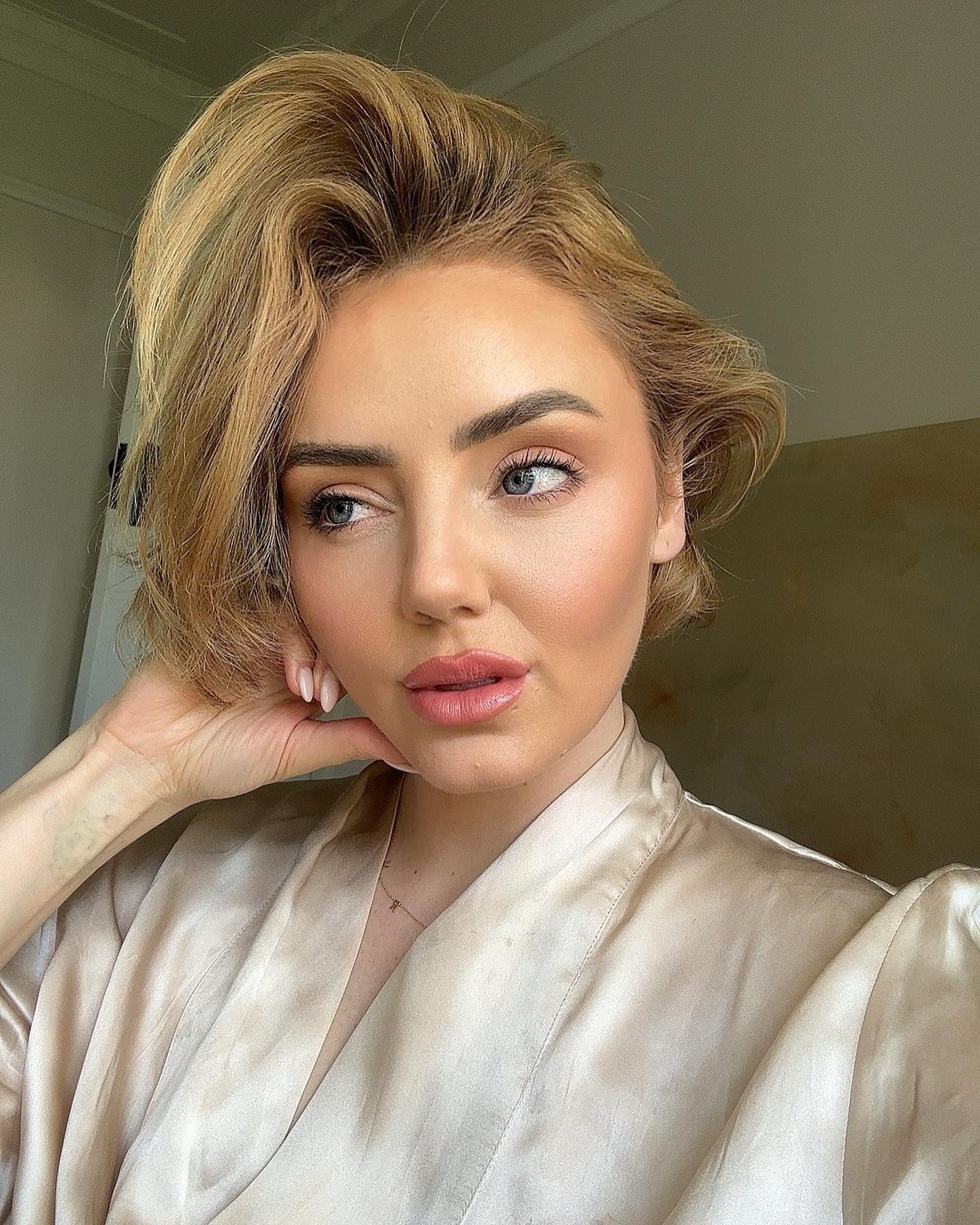 5. Voluminous Side-Swept Crop in Golden Blonde (Short Hairstyles)