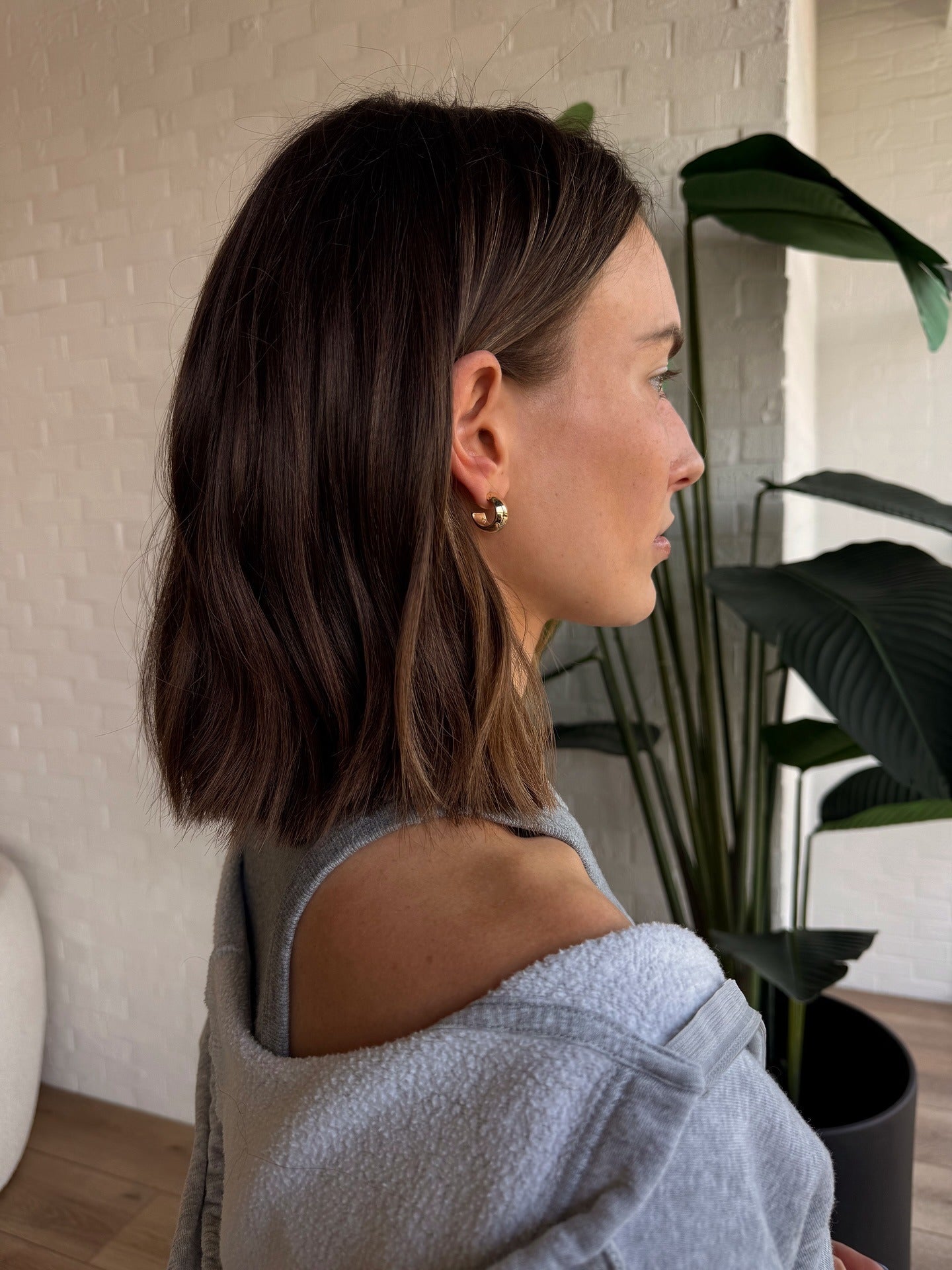 13. Blunt Lob with Seamless Texture in Neutral Brown (Short Hairstyles)