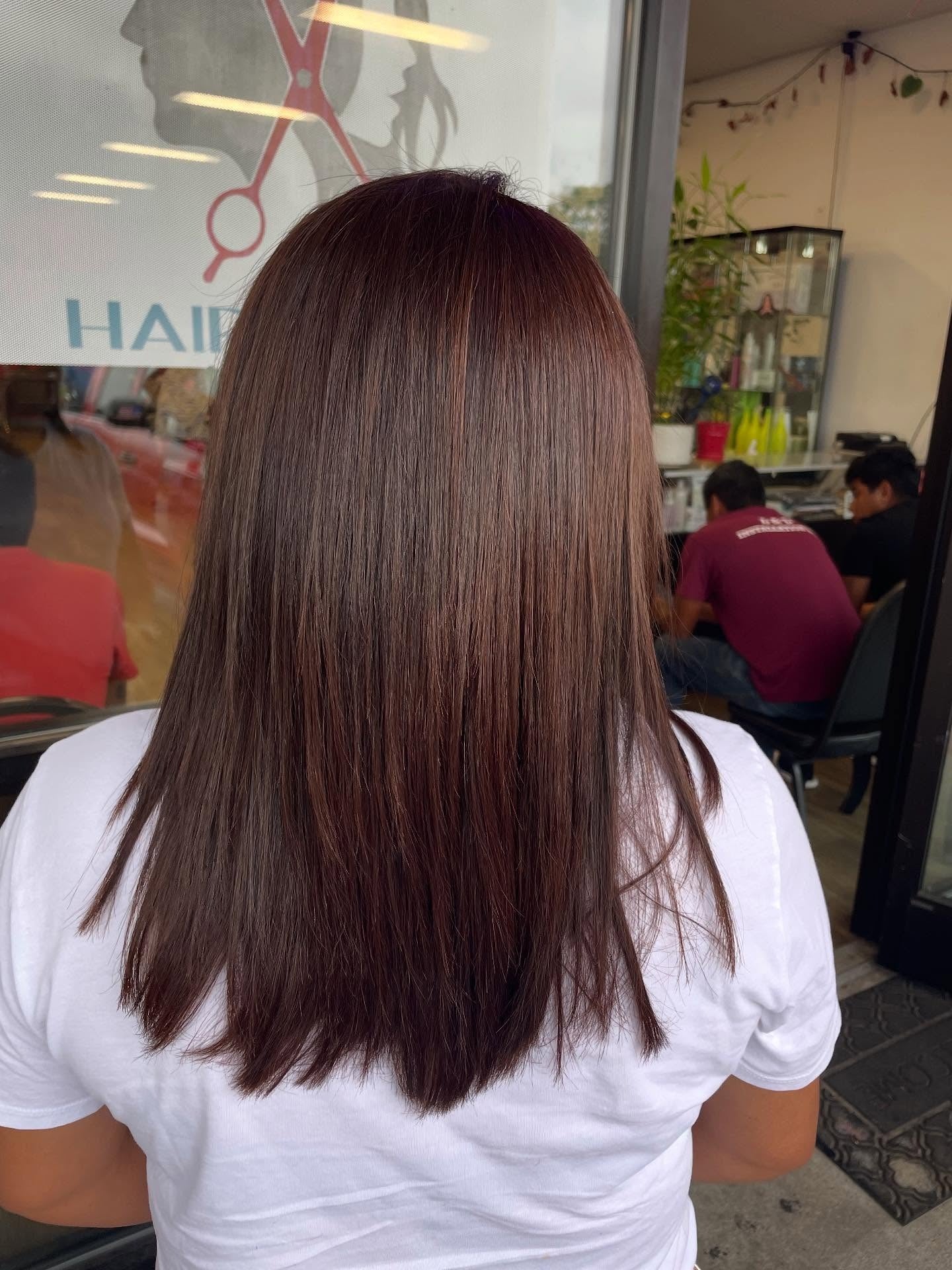 7. Blunt Medium-Length Cut with Reddish Brown Tones (Medium Brown Hair Color)