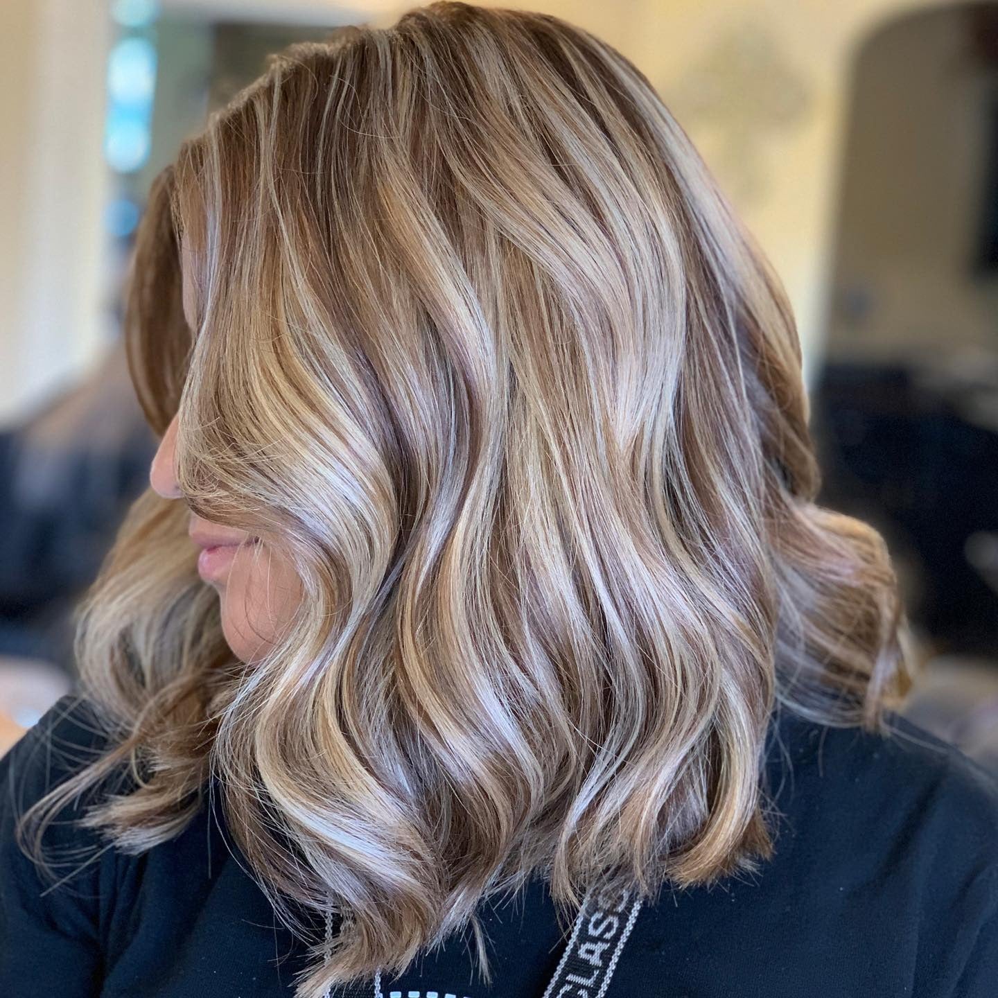 2. Honey Beige Lob with Soft Balayage (Blonde Highlights Hair Color)