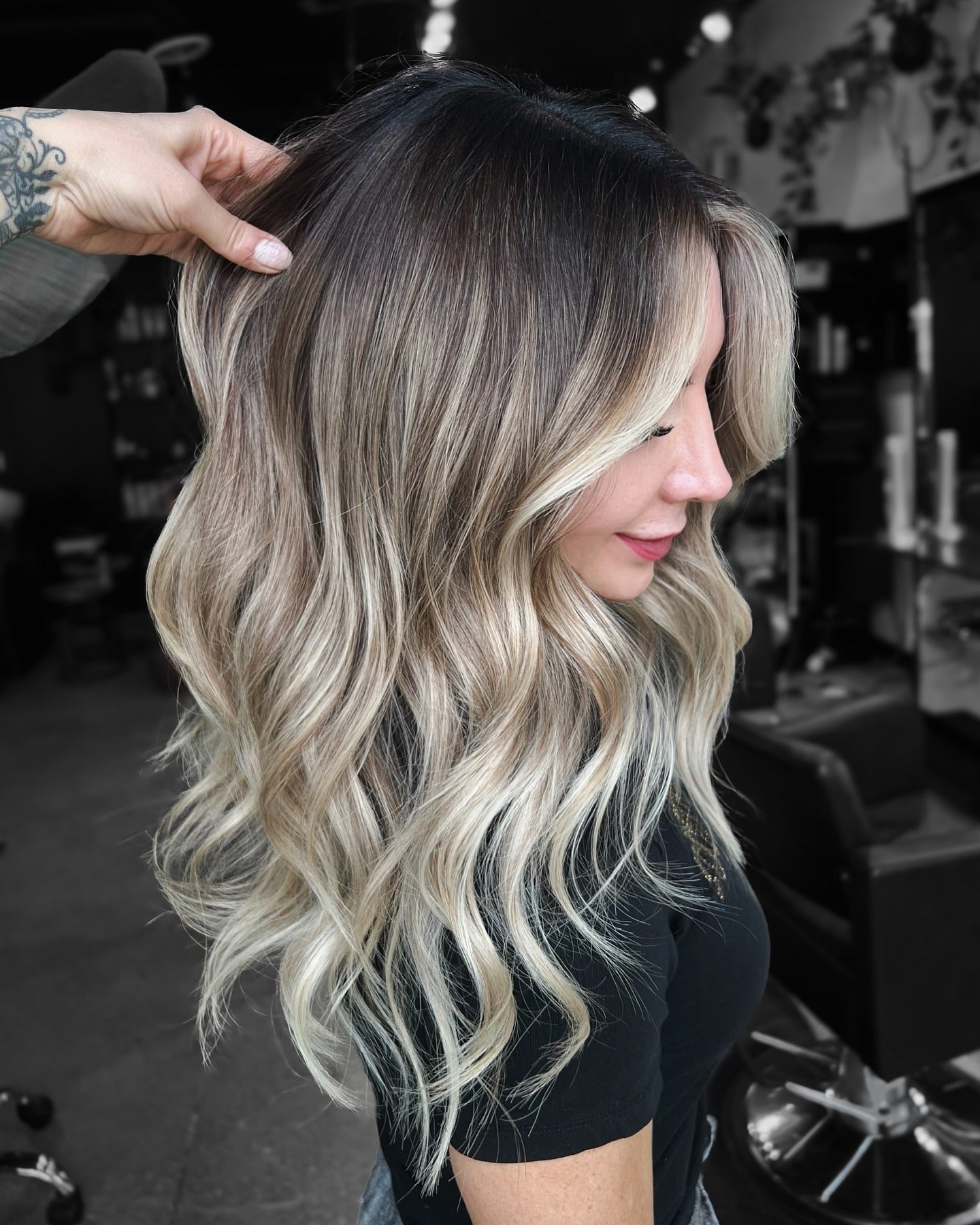 6. Creamy Blonde Ombre with Deep Root Shadow (Blonde Highlights Hair Color)