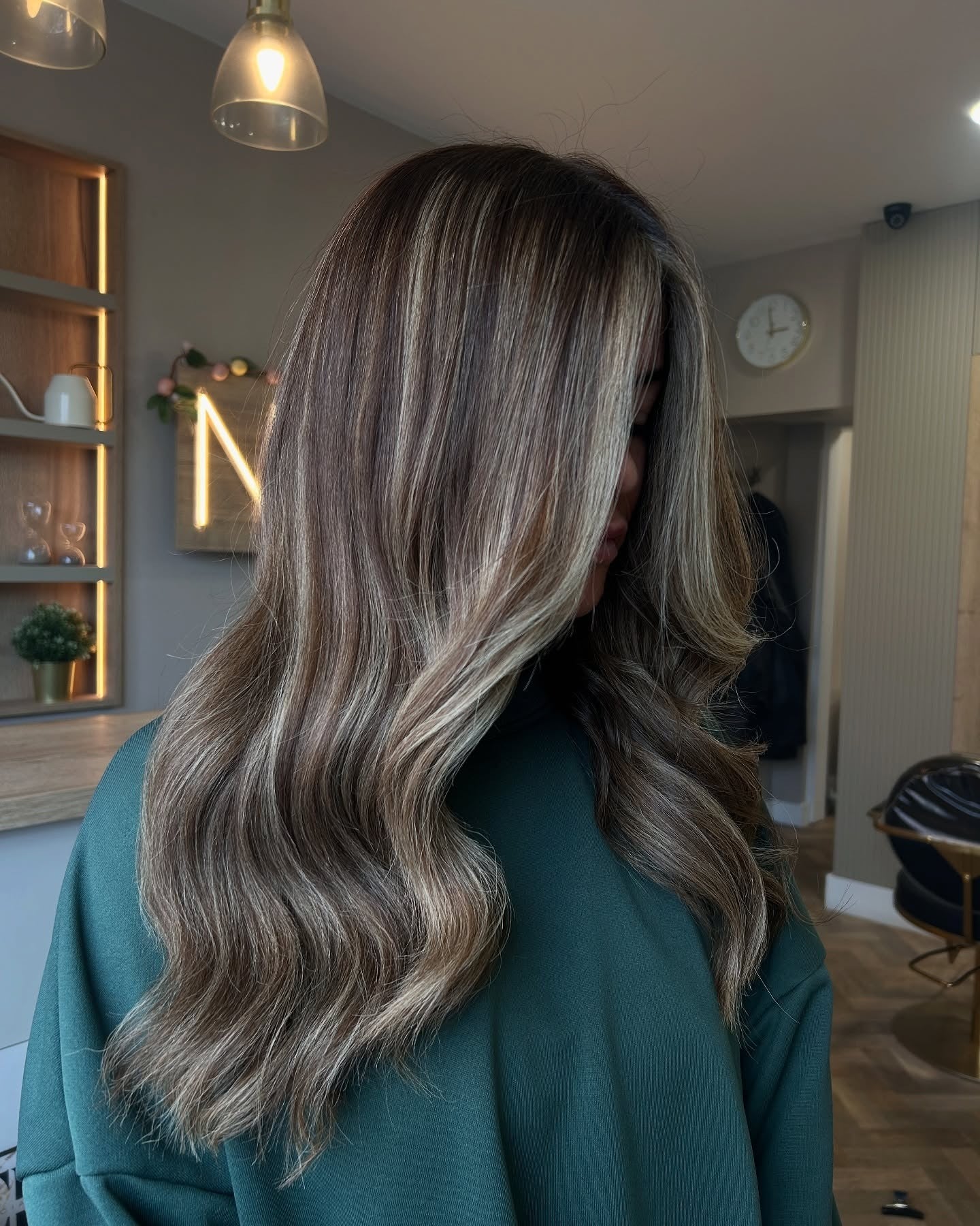 12. Ashy Root Melt with Subtle Beige Highlights (Blonde Highlights Hair Color)