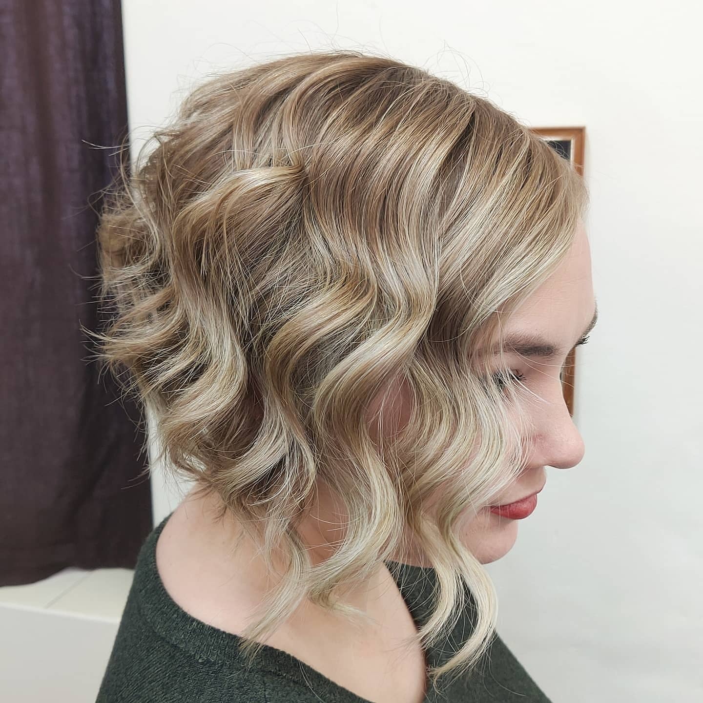3. Golden Blonde Vintage-Inspired Waves (Short Wavy Hairstyles)