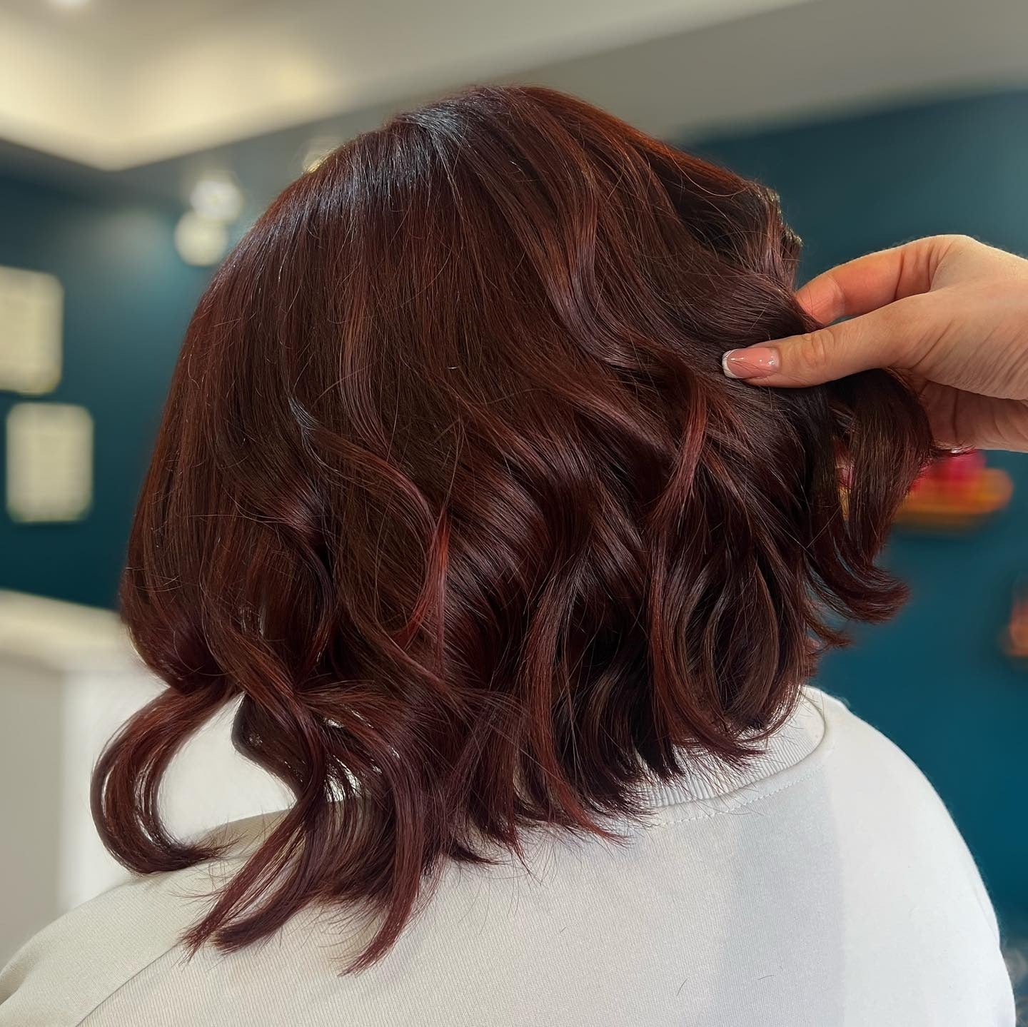 4. Rich Mahogany Waves (Short Wavy Hairstyles)