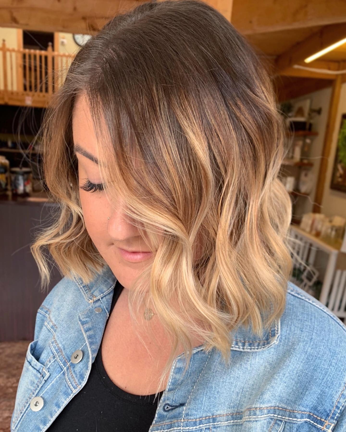 8. Caramel Ombre Wavy Bob (Short Wavy Hairstyles)