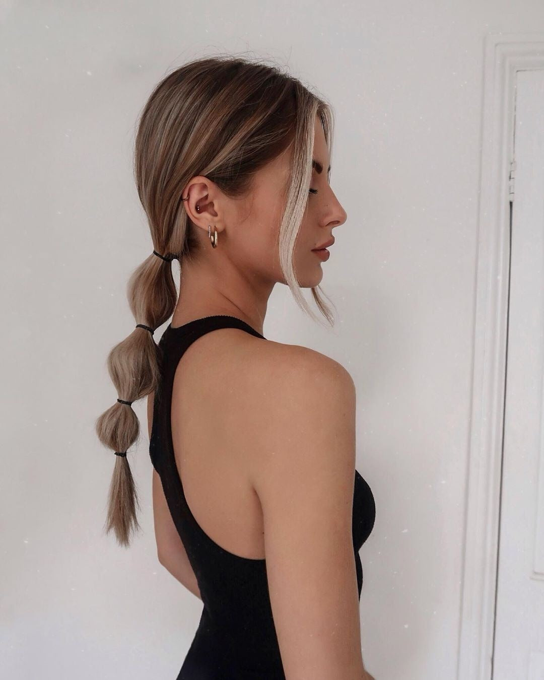 7. Sleek Bubble Ponytail with Soft Face-Framing Strands (Winter Hairstyles)