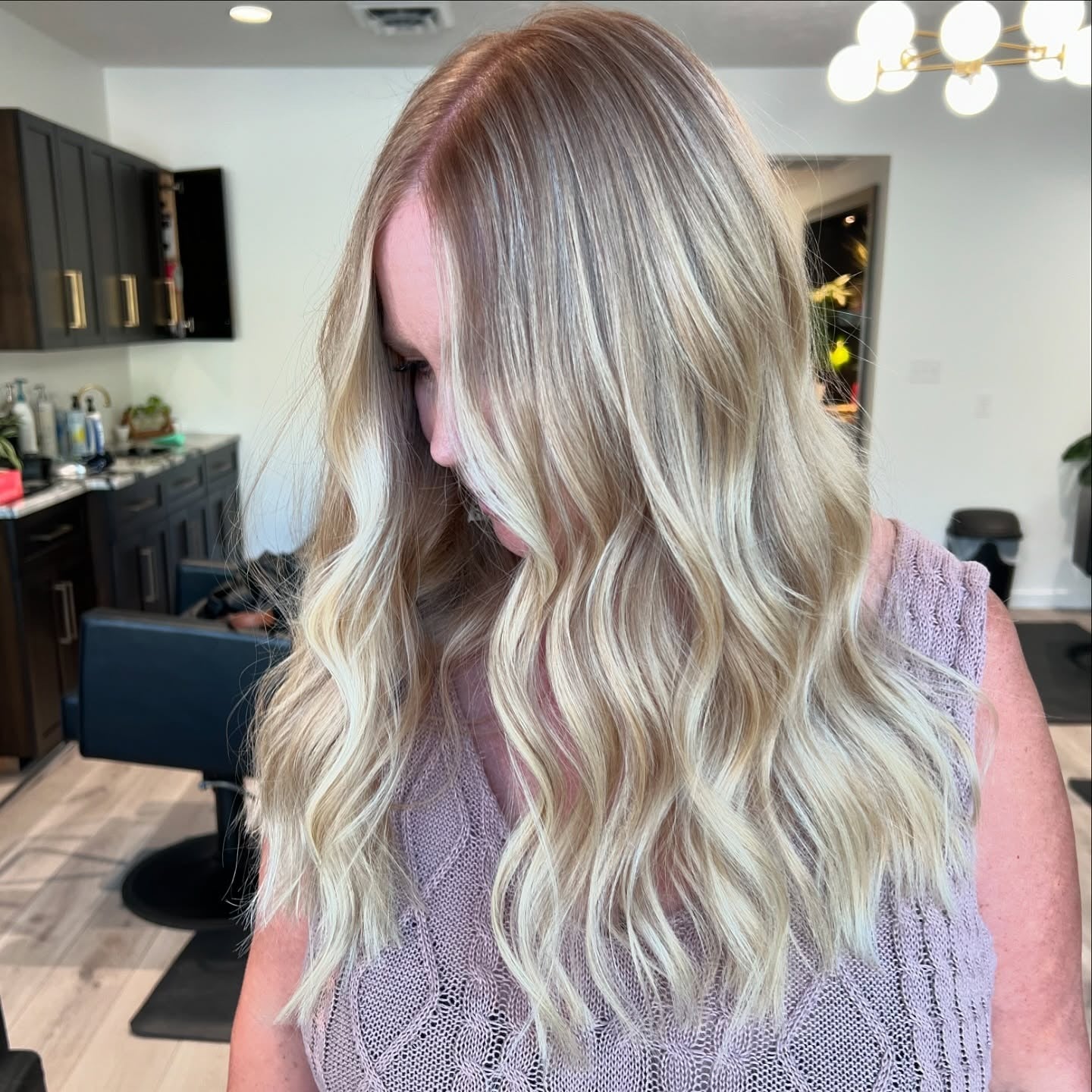 4. Creamy Vanilla Blonde Waves (Fall Blonde Hair Color)