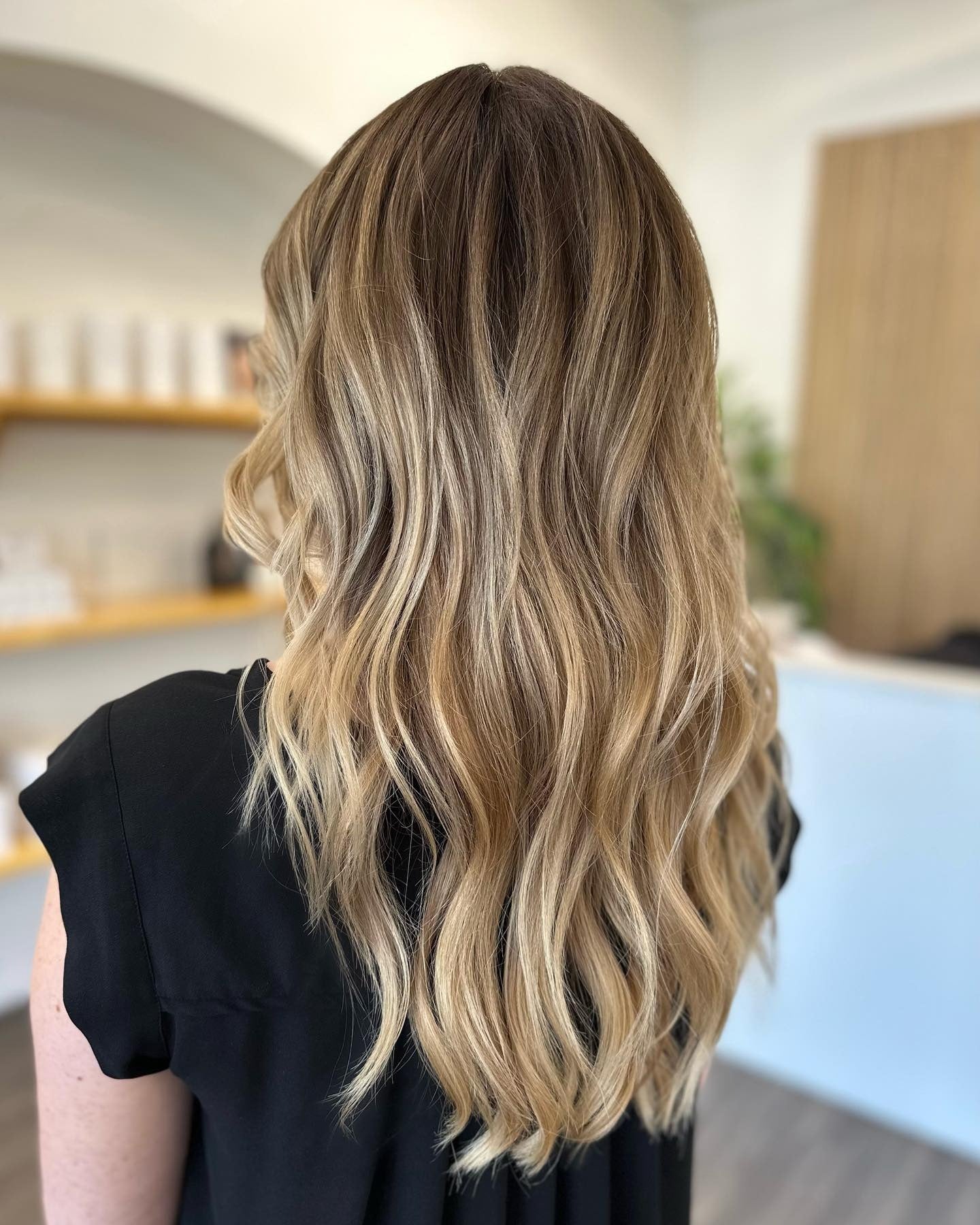 11. Rooted Beige Blonde Waves (Fall Blonde Hair Color)