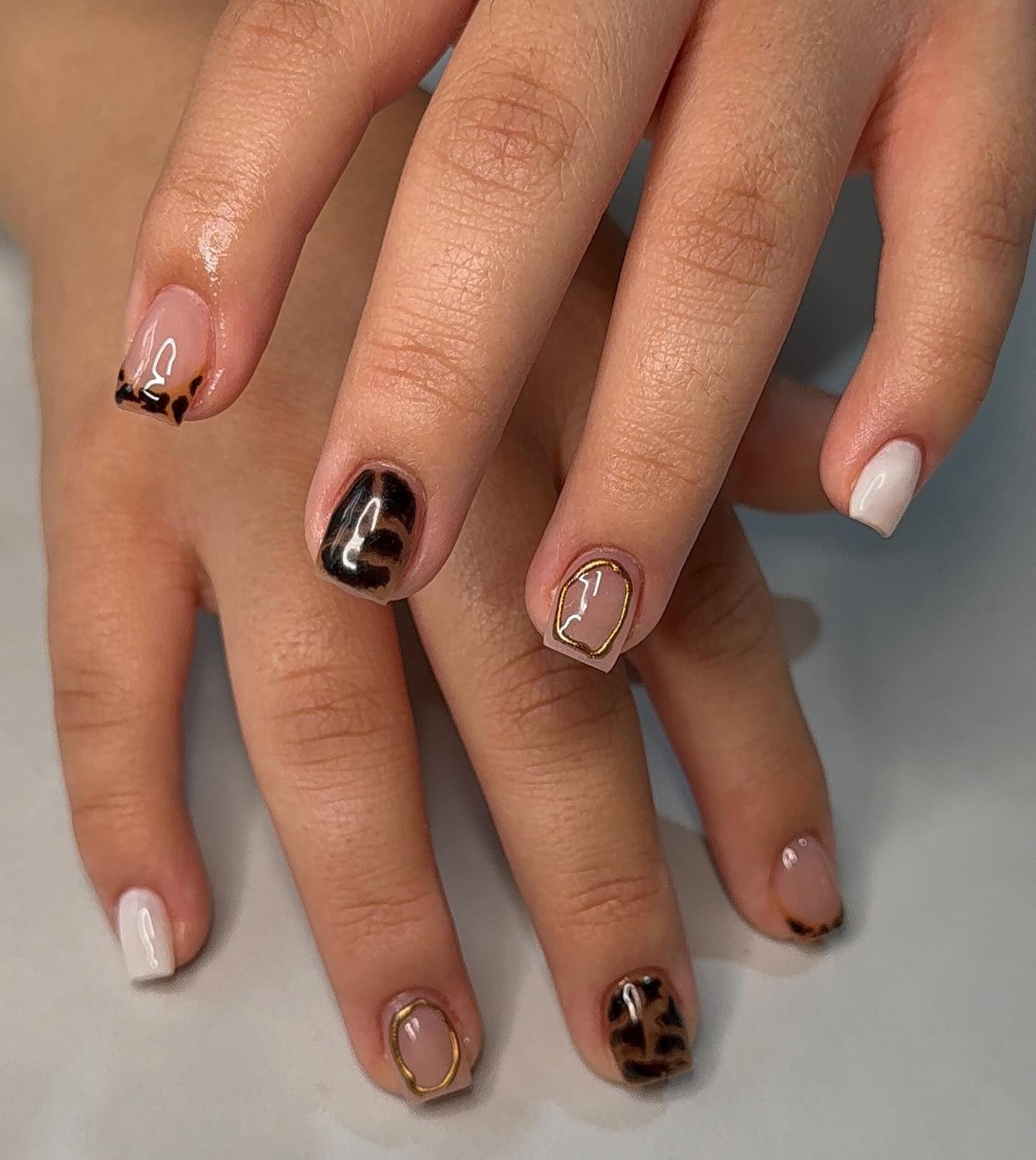 7. Modern Tortoiseshell Accents (Cute Short Nail Ideas)