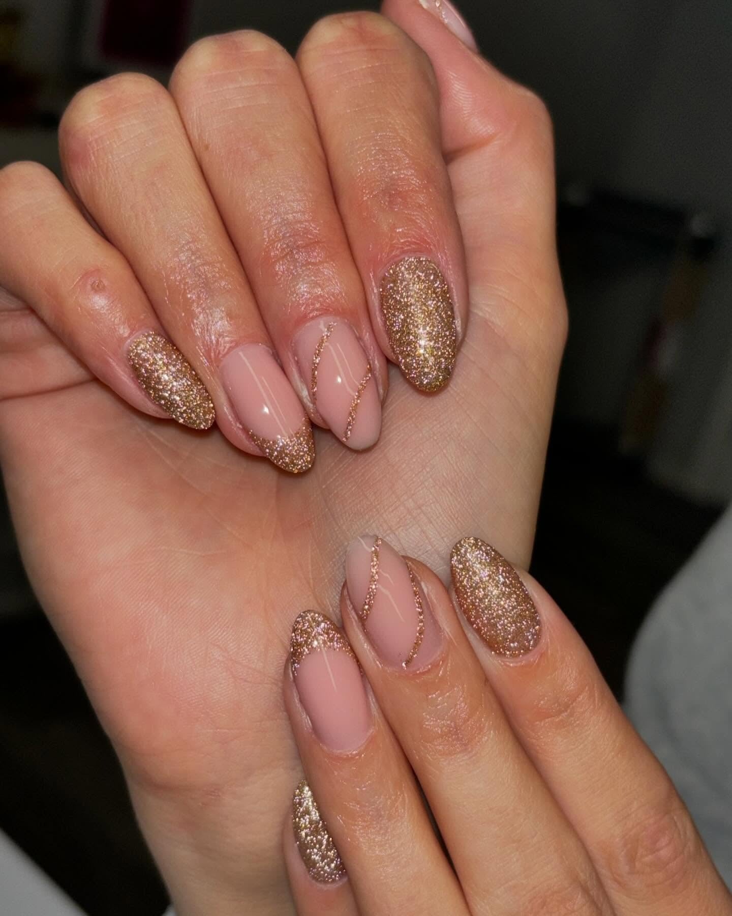6. Champagne Gold Mixed Finish Set (Glitter Sparkle Nail Ideas)