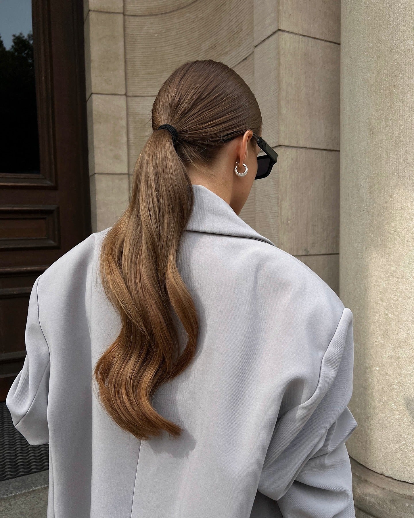 8. Soft Waves Ponytail in Sandy Brown (Simple Hairstyles)