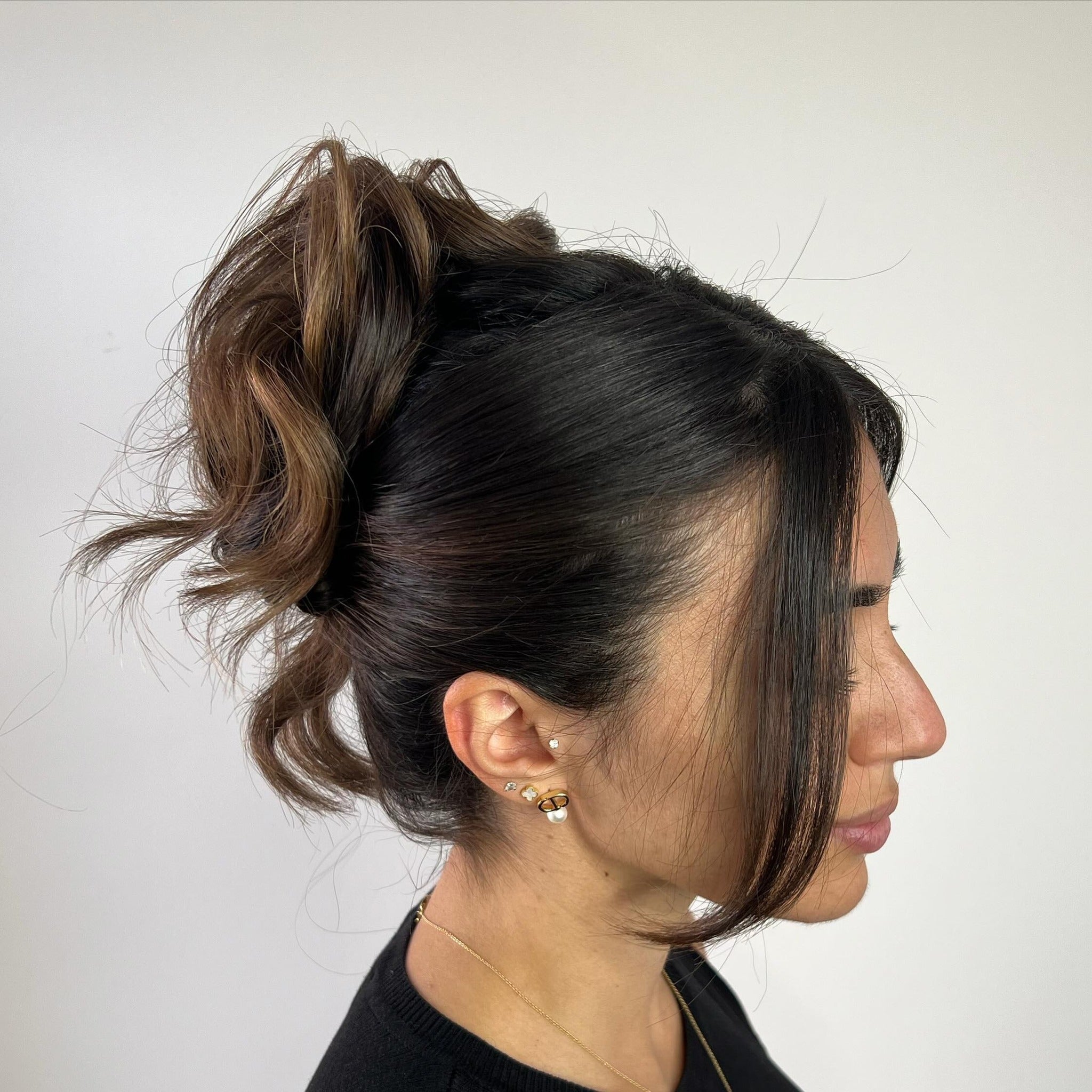 9. Messy Volume Ponytail with Warm Mocha Ends (Simple Hairstyles)