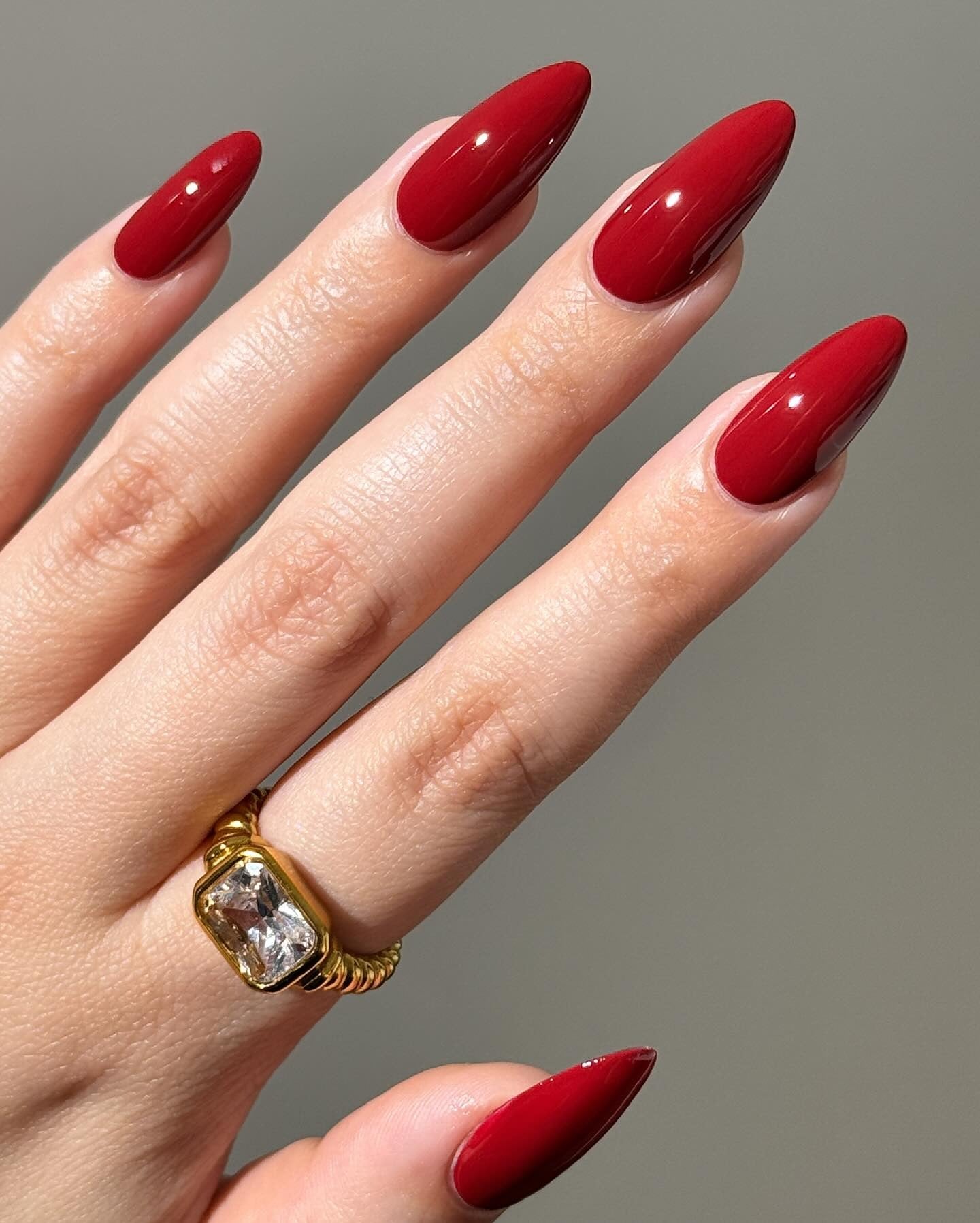 12. Classic Glossy Red Almond Nails (Red Prom Nail Ideas)