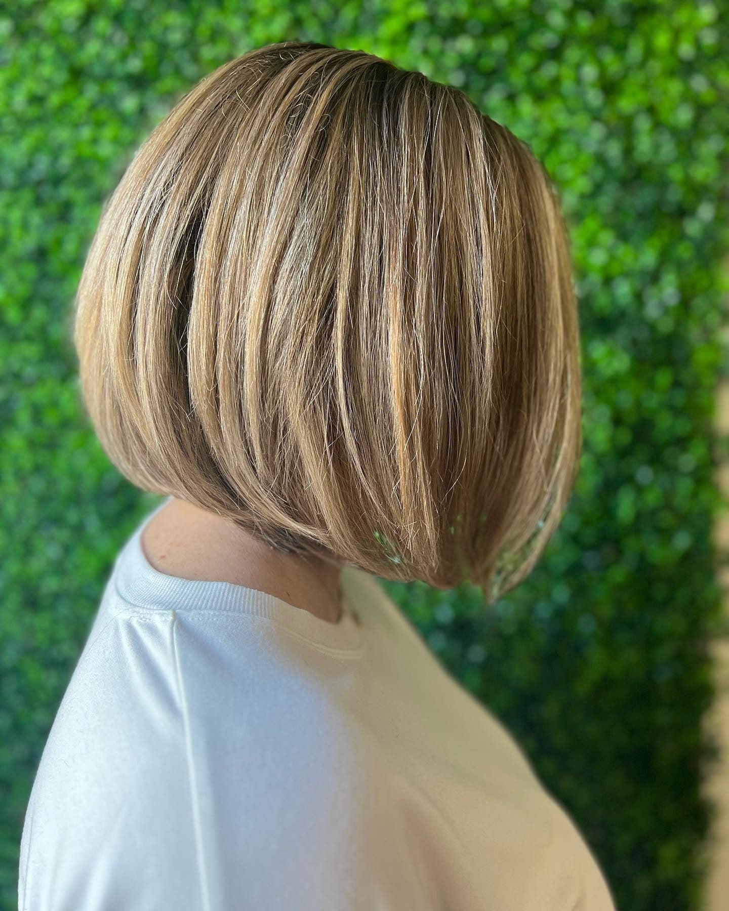 4. Sleek Angled Bob with Golden Blonde (Layered Bob Hairstyles)