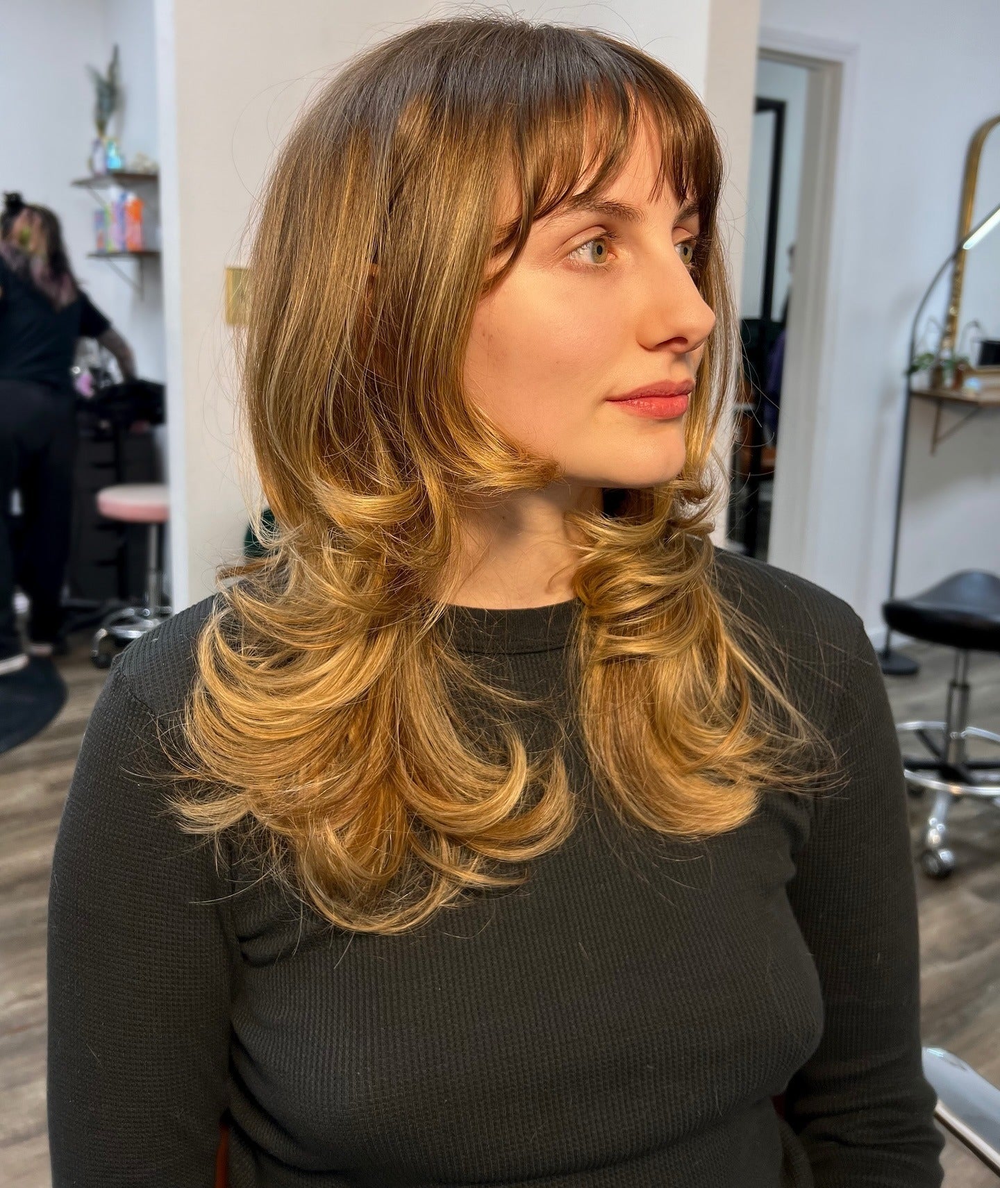 1. Feathered Layers with Golden Blonde Highlights (Medium Haircuts With Bangs)