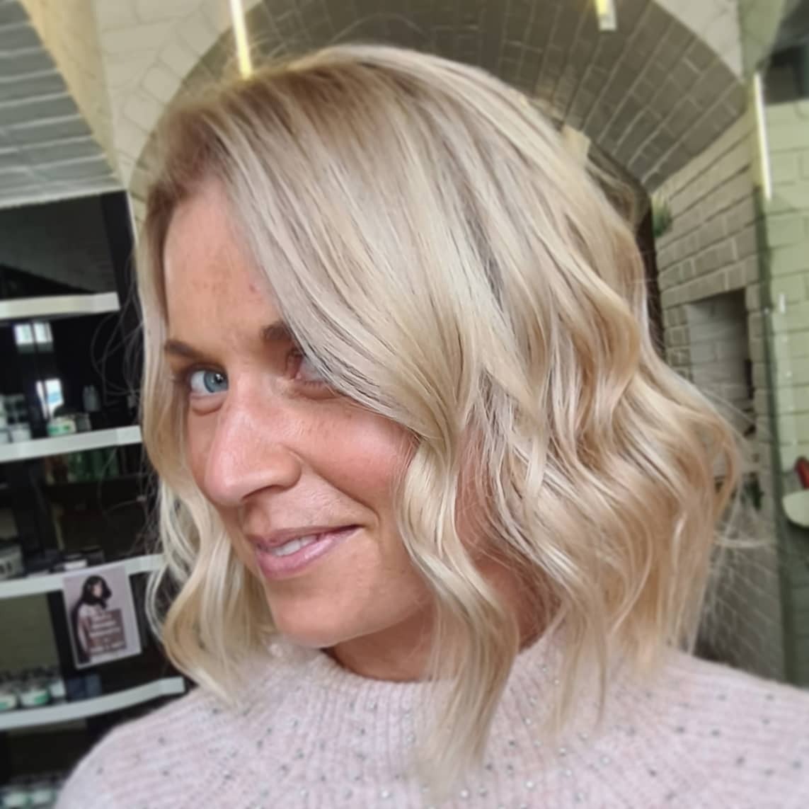 1. Soft Wavy Blonde Lob (Short Blonde Hairstyles)