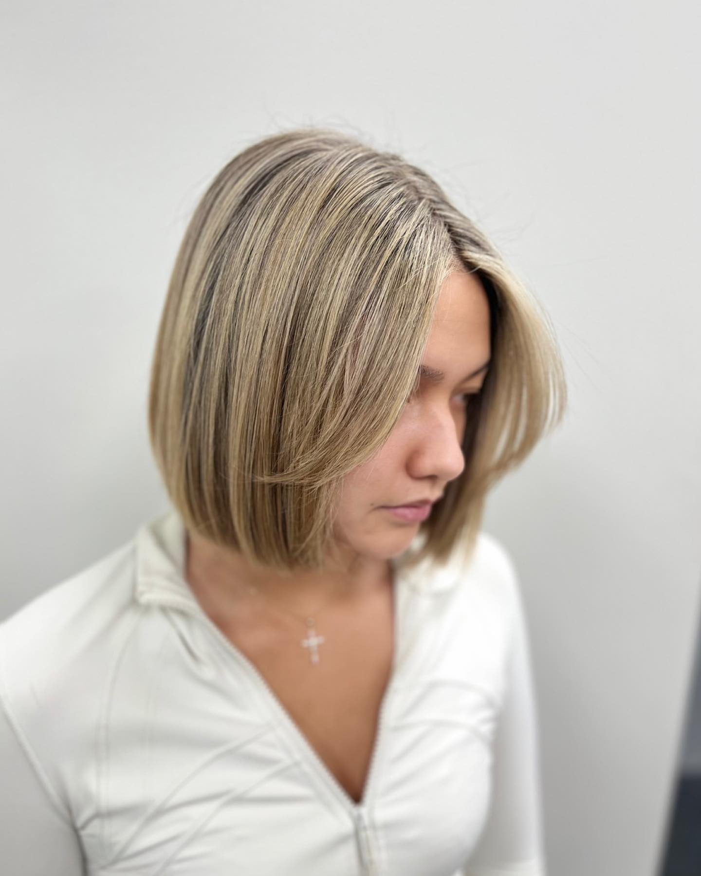 2. Sleek Dimensional Blonde Bob (Short Blonde Hairstyles)