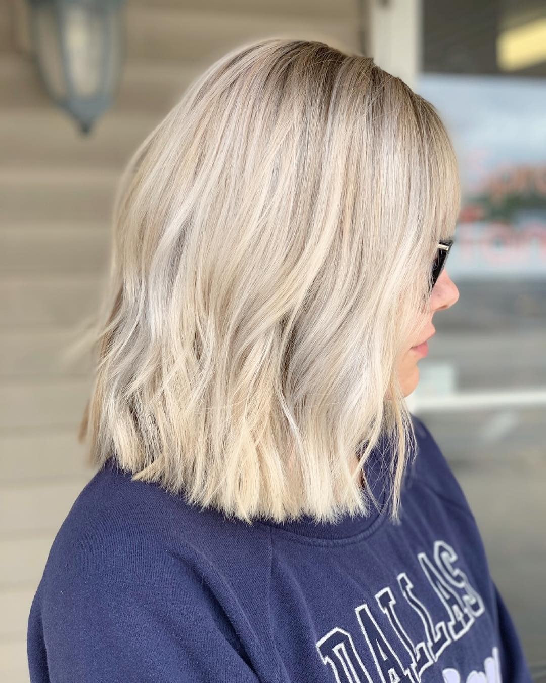 14. Icy Beige Blonde Wavy Lob (Short Blonde Hairstyles)