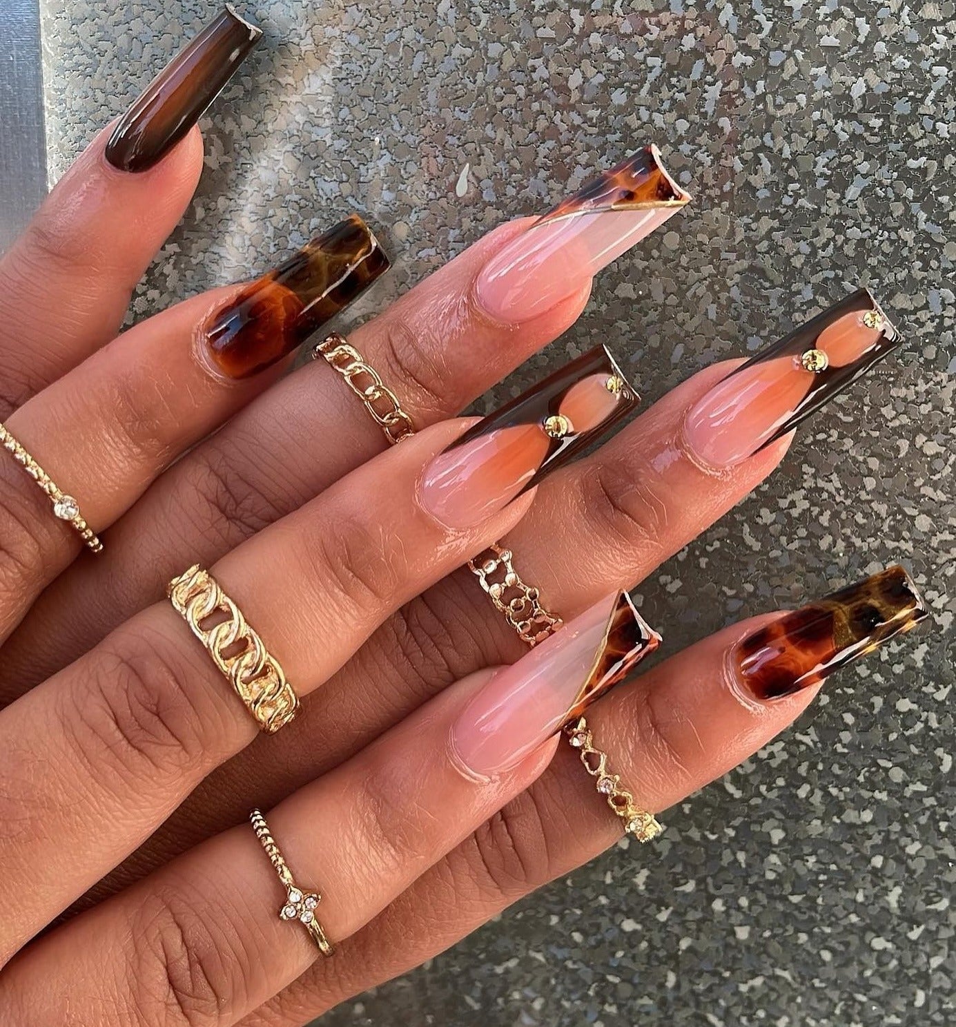 1. Tortoiseshell Elegance with Gold Accents (Thanksgiving Nail Ideas)