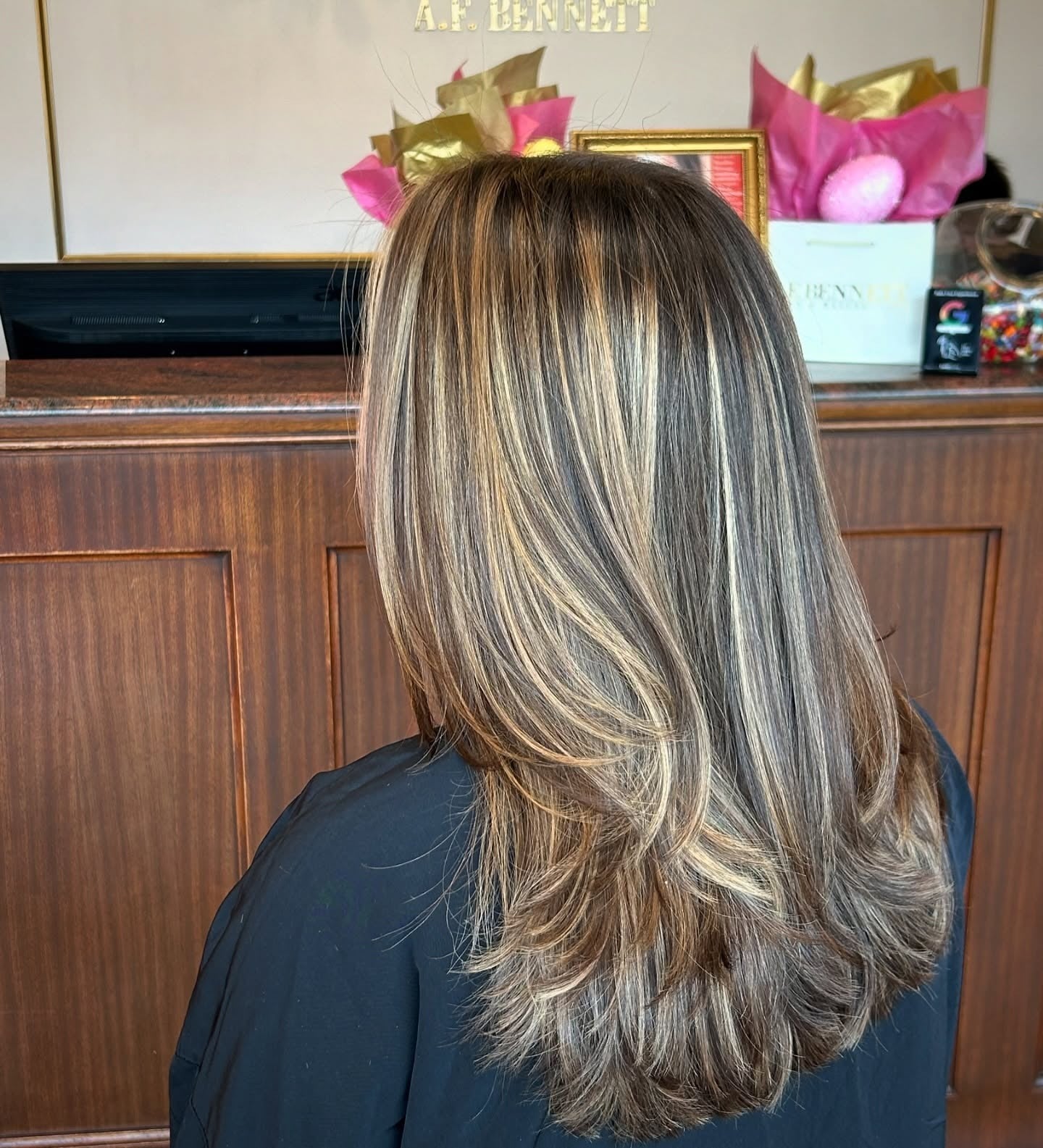 11. Layered Volume with Bright Caramel Streaks (Caramel Balayage with Highlights)