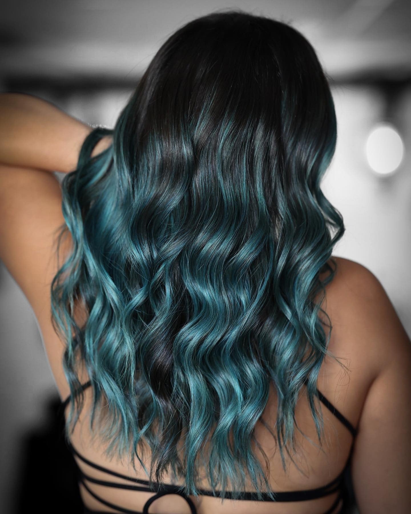 3. Ocean-Inspired Teal Curls (Teal Hair Color)