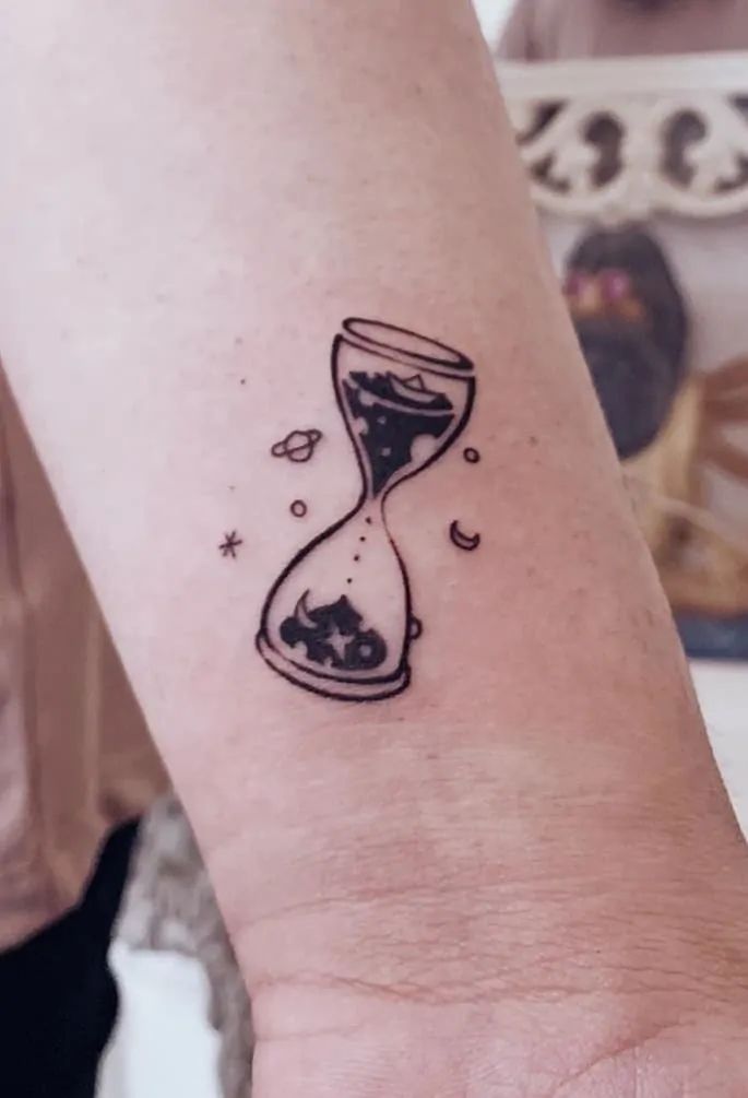Hourglass Tattoos: Meanings, Tattoo Designs & Ideas