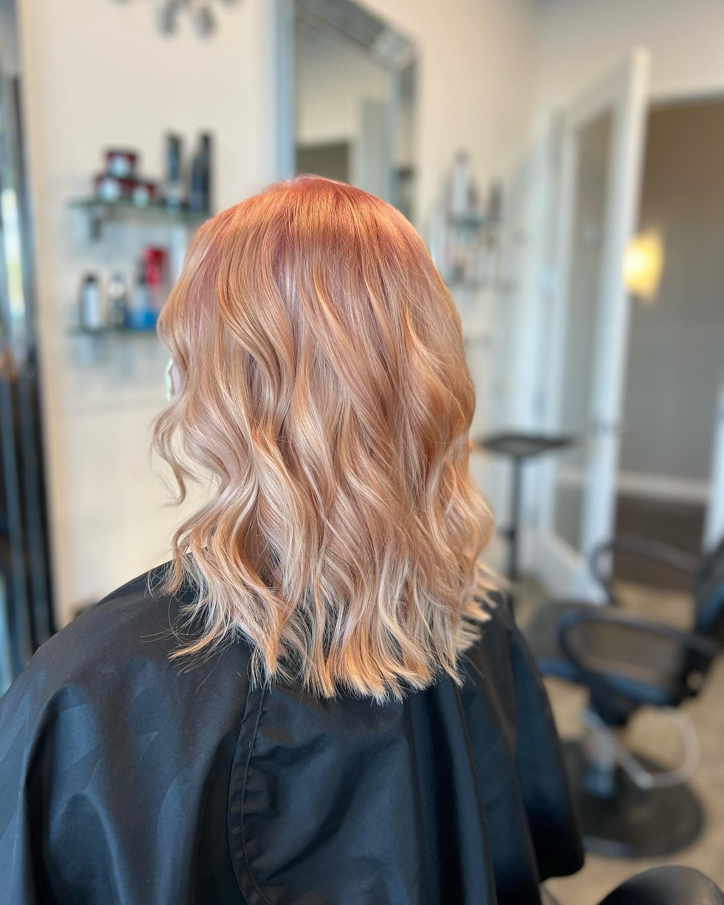 5. Peachy Strawberry Blonde Balayage with Beachy Texture (Strawberry Blonde Hair Color)