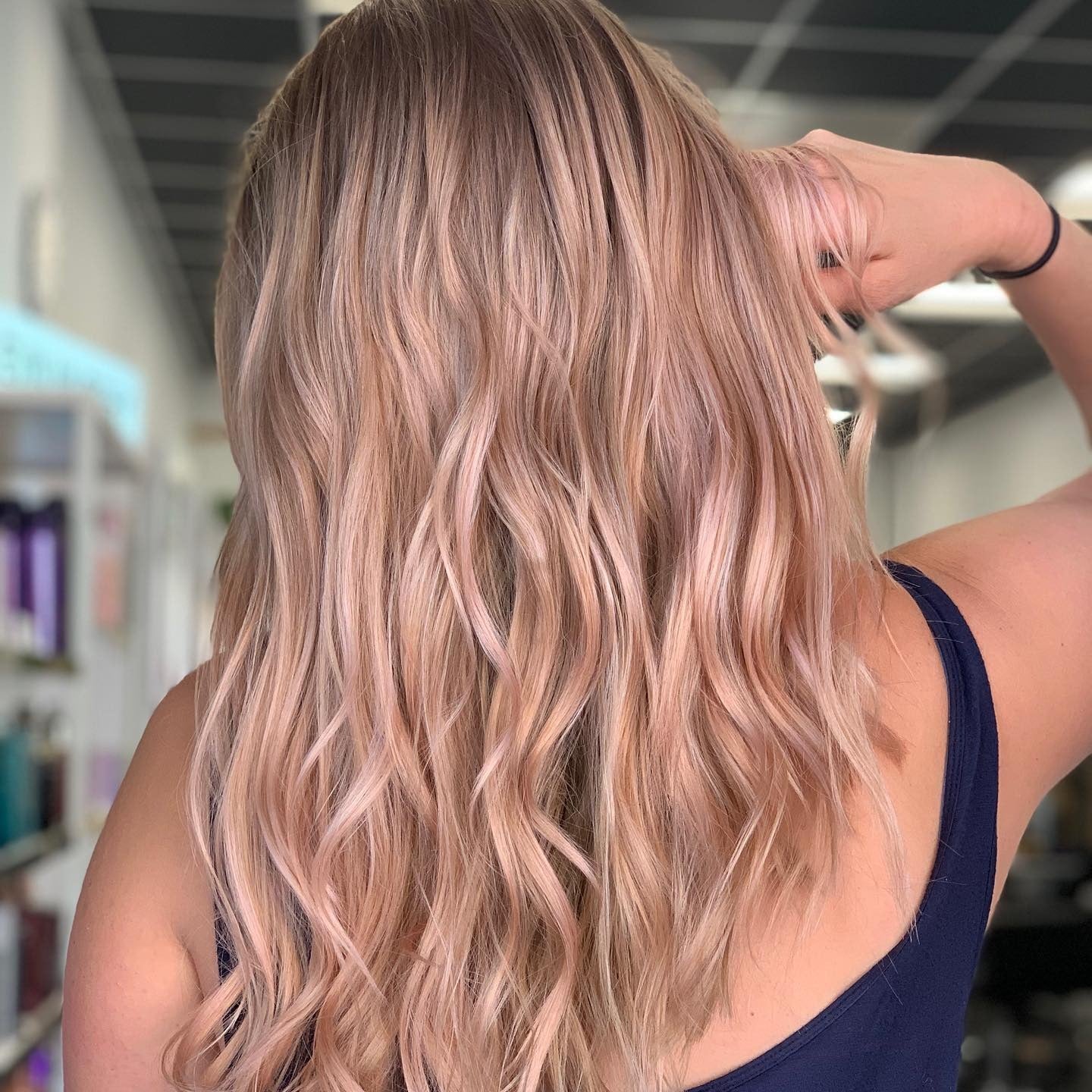 12. Beachy Rose-Gold Strawberry Blonde Waves (Strawberry Blonde Hair Color)