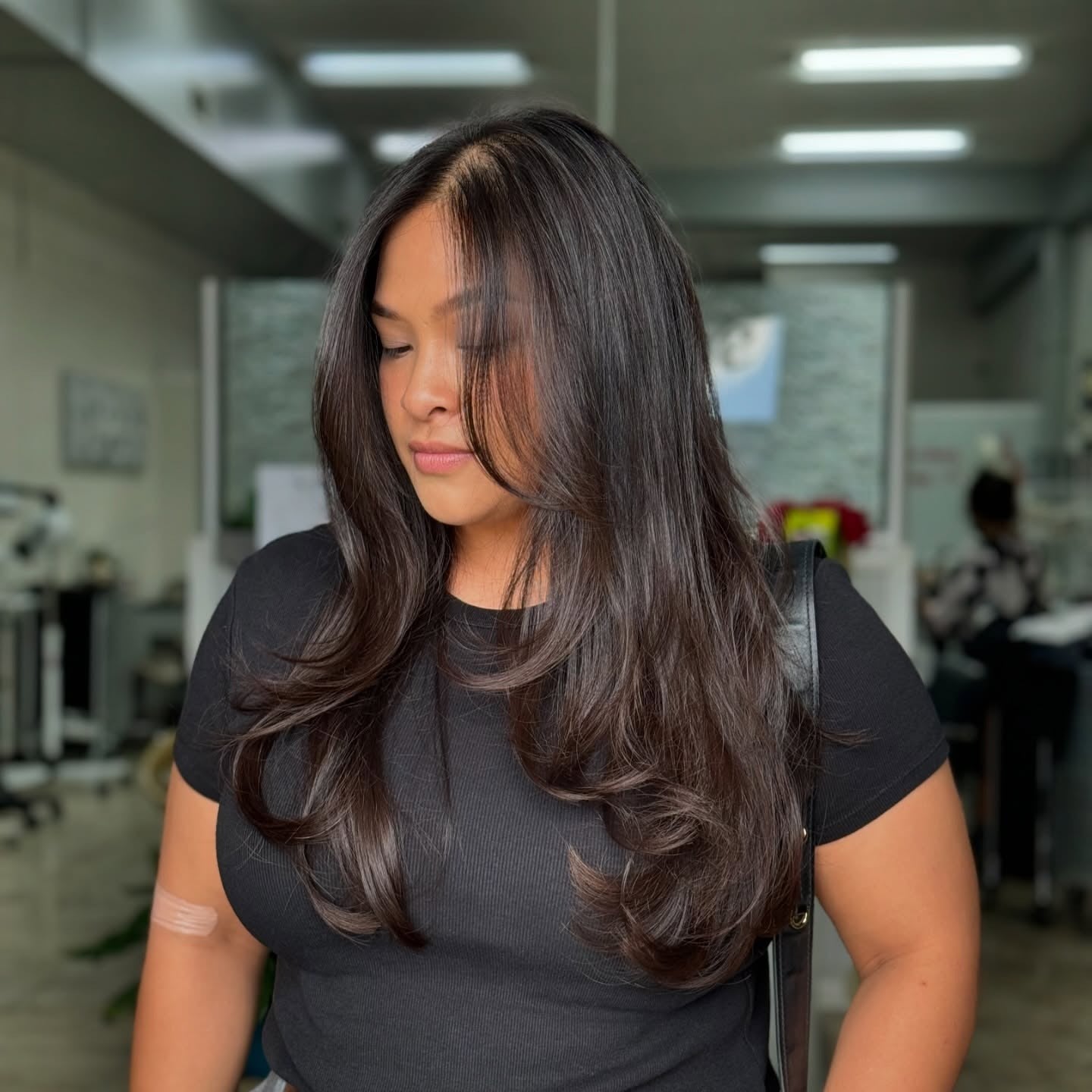 15. Dark Chocolate Layers with Feathered Face Frame (Face-Framing Haircuts)