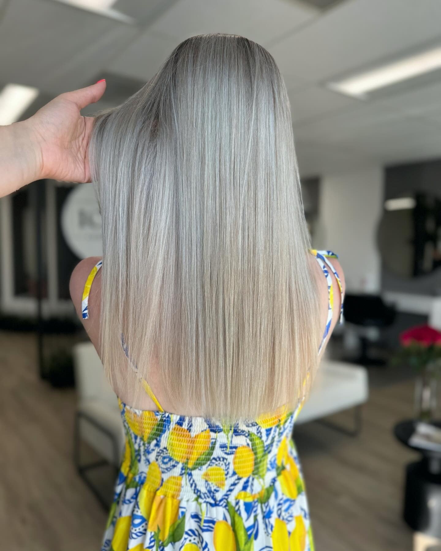 1. Sleek Platinum Straight Cut (Platinum Blonde Hair)