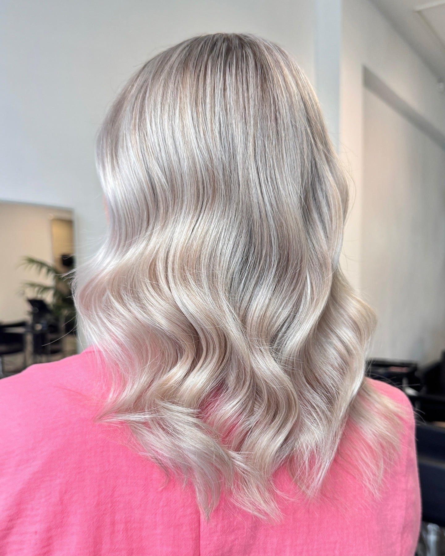 6. Platinum Champagne Waves (Platinum Blonde Hair)