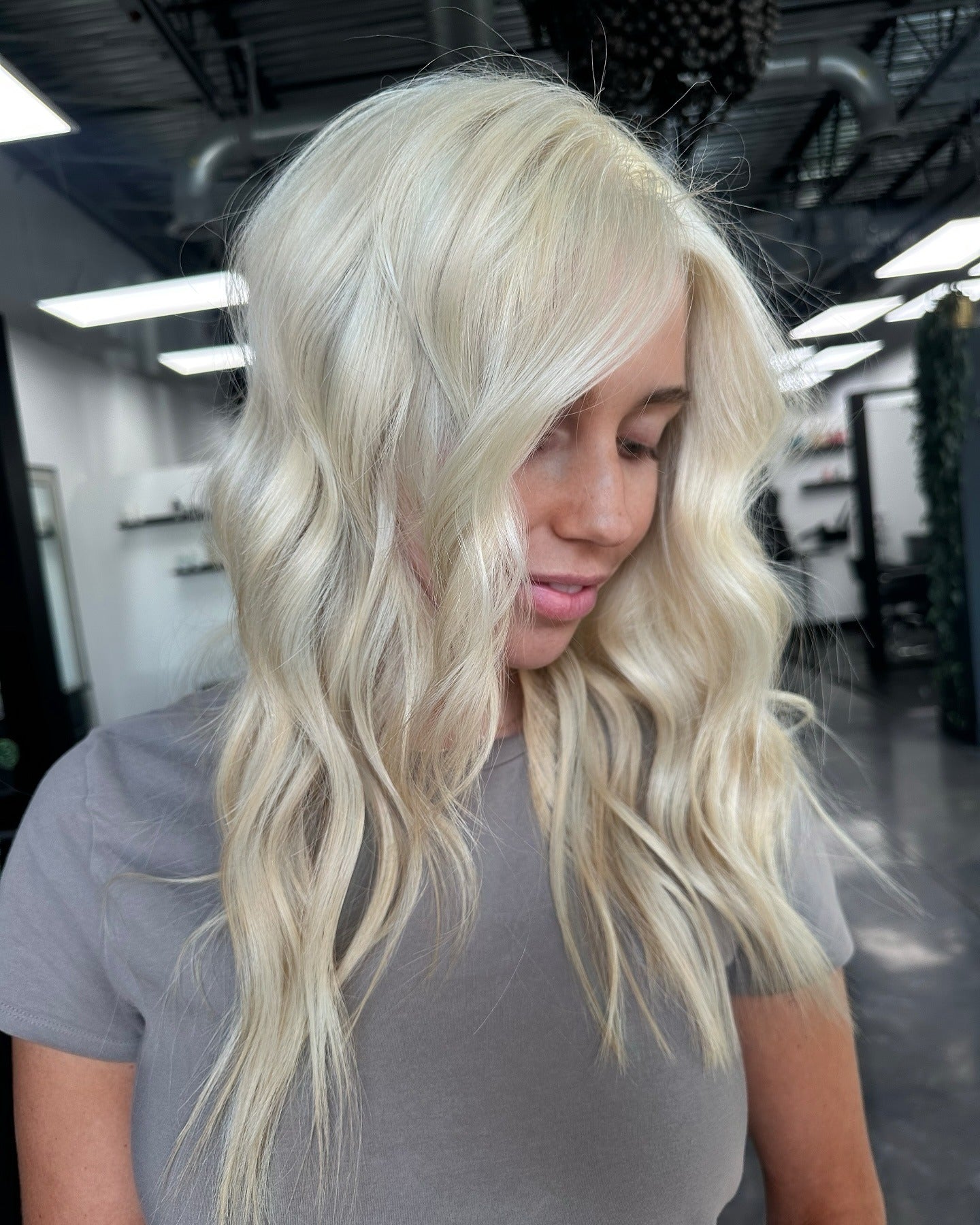 12. Beachy Platinum Blonde Waves (Platinum Blonde Hair)