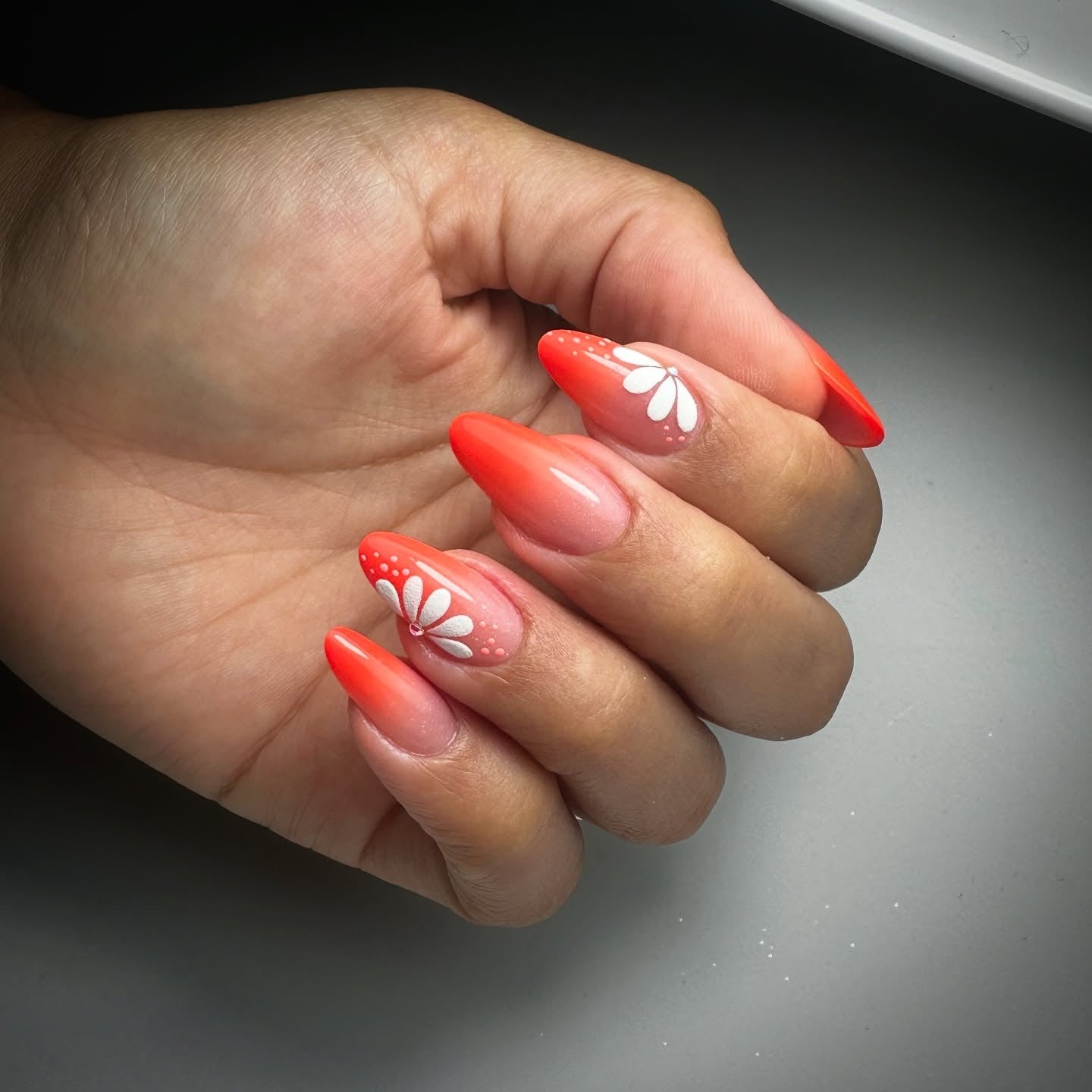 15. Coral Ombre Daisy Nails (Orange Color Nail Ideas)
