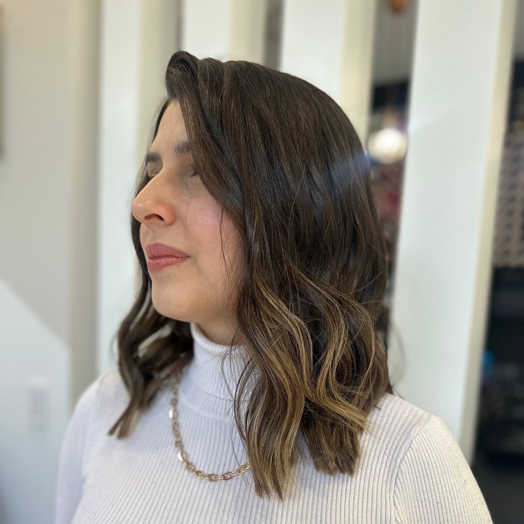 5. Wavy Long Bob with Caramel Highlights (Long Bob Hairstyles)