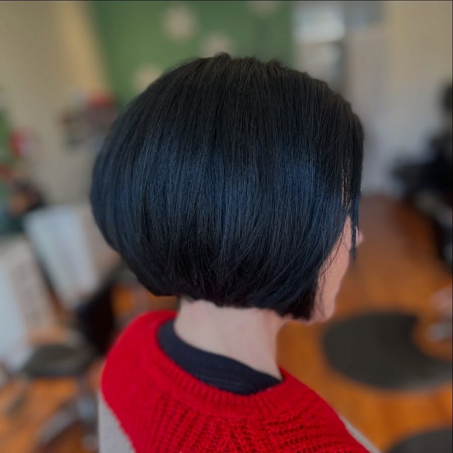 4. Classic Stacked Bob with Jet Black Gloss (Stacked Haircuts)