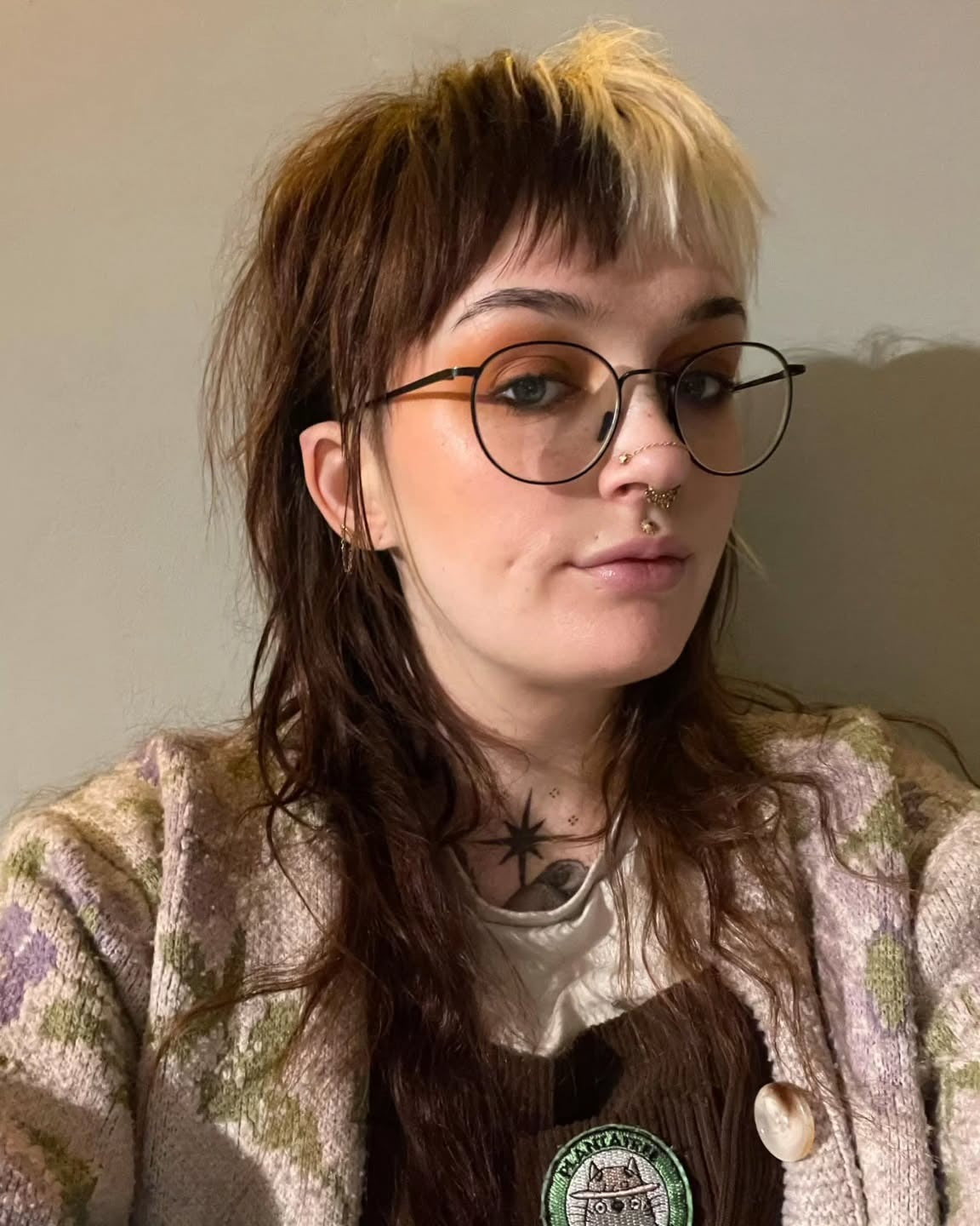 6. Dual-Tone Brunette Mullet with Platinum Bangs (Shaggy Mullet Haircut)