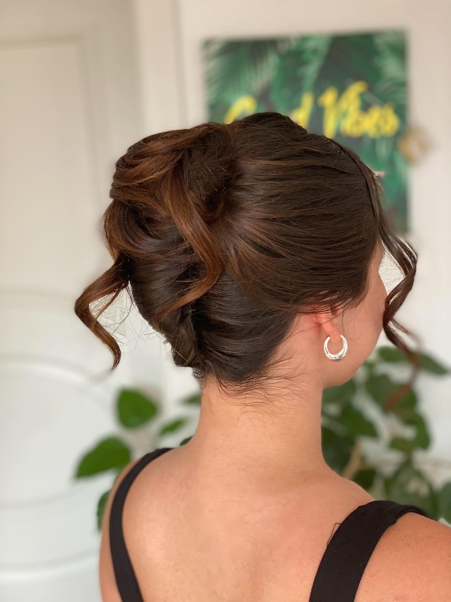 6. Elegant Twisted Bun with Loose Strands (Elegant Hairstyles)