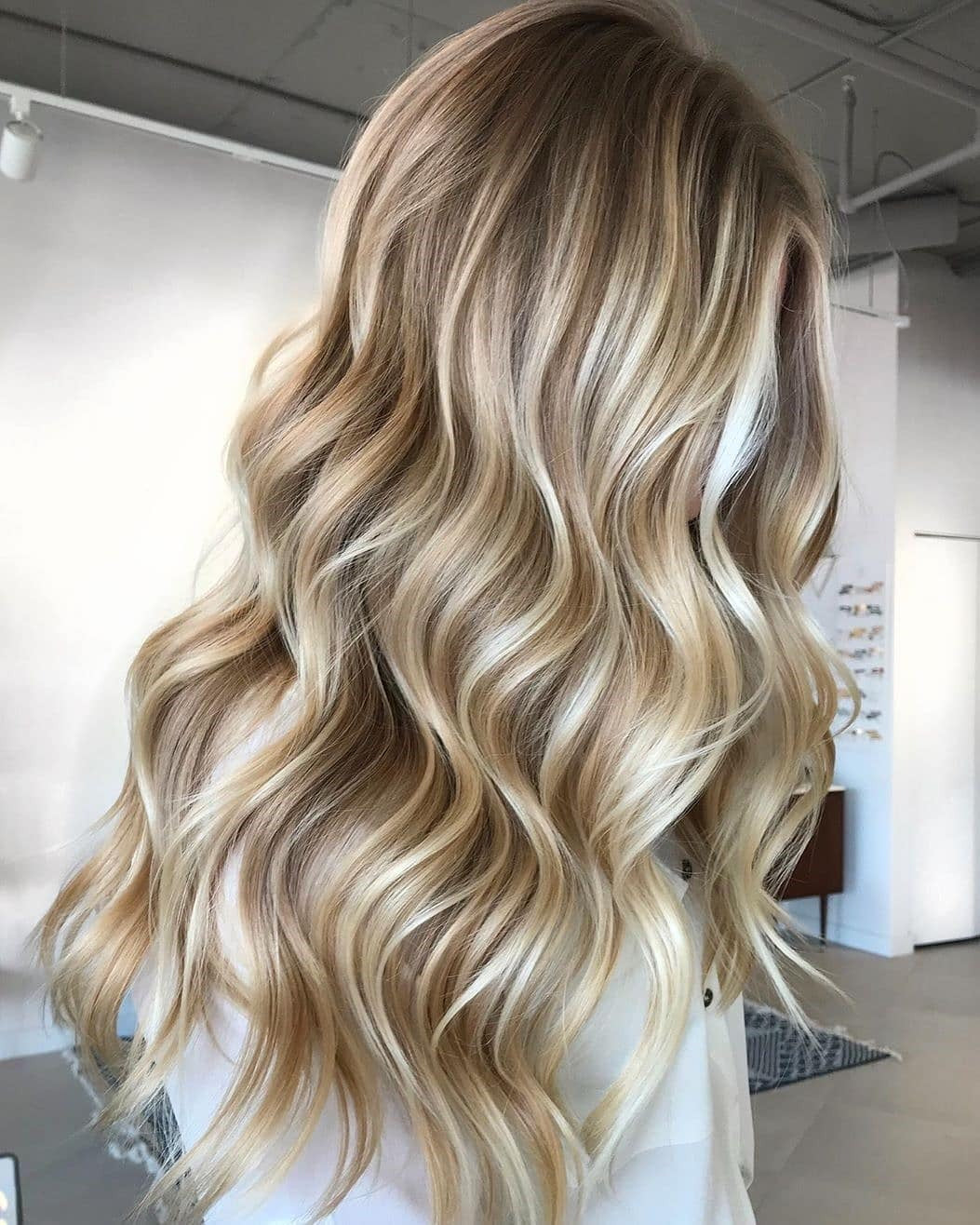 15. Honeyed Blonde Balayage (Light Hair Color)