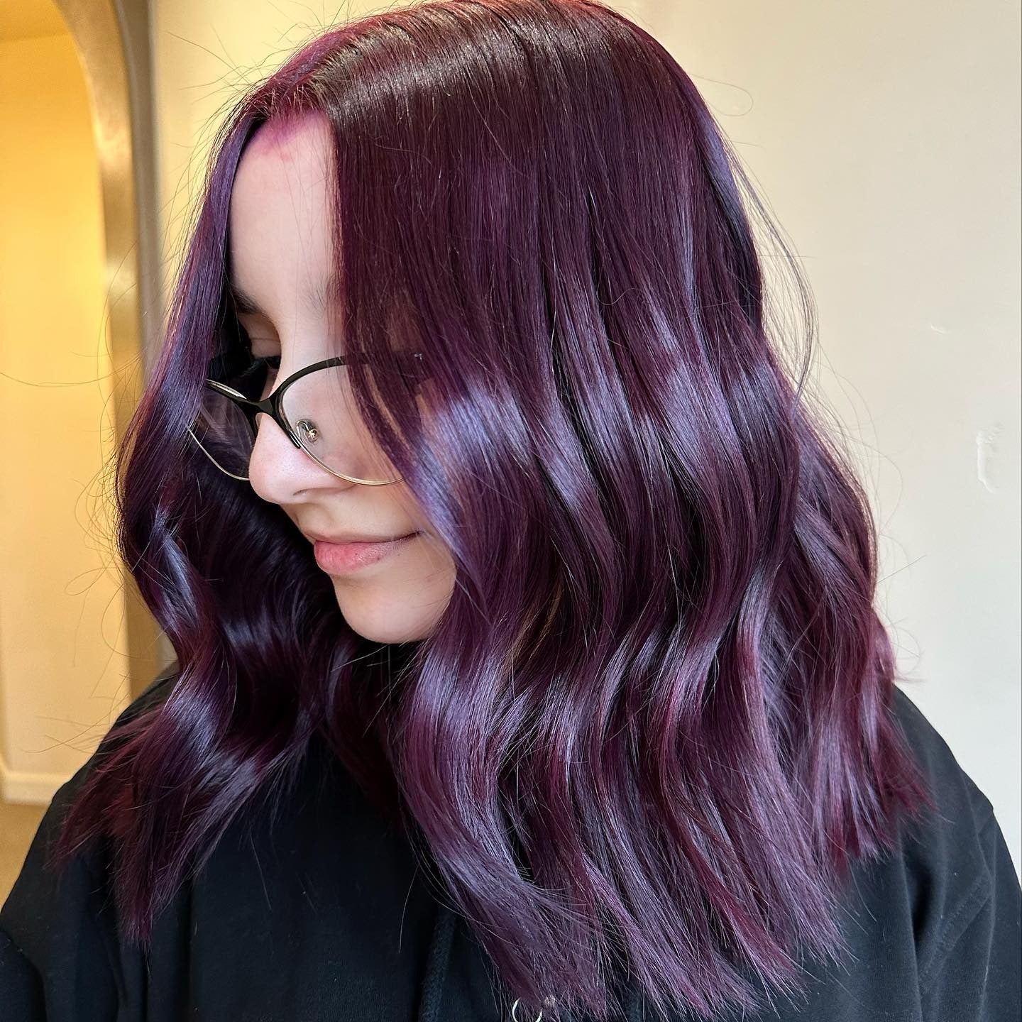 15. Rich Plum Bob with Glossy Waves (Plum Hair Color)