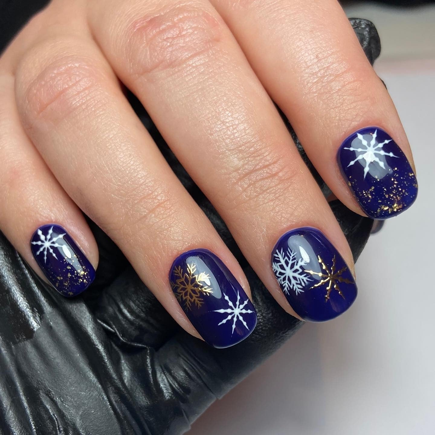 15. Midnight Navy Snowflake Nails (Winter Nail Ideas)