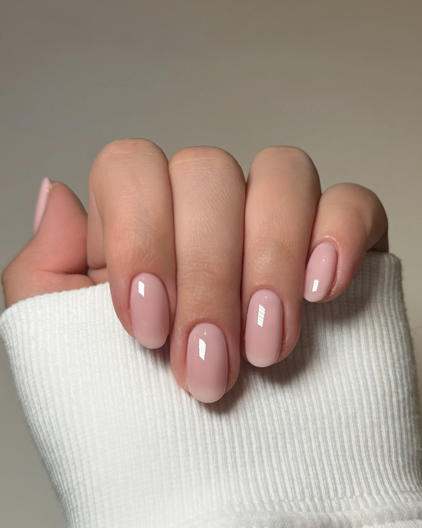 14. Neutral Gloss Short Rounds (Basic Nail Ideas)