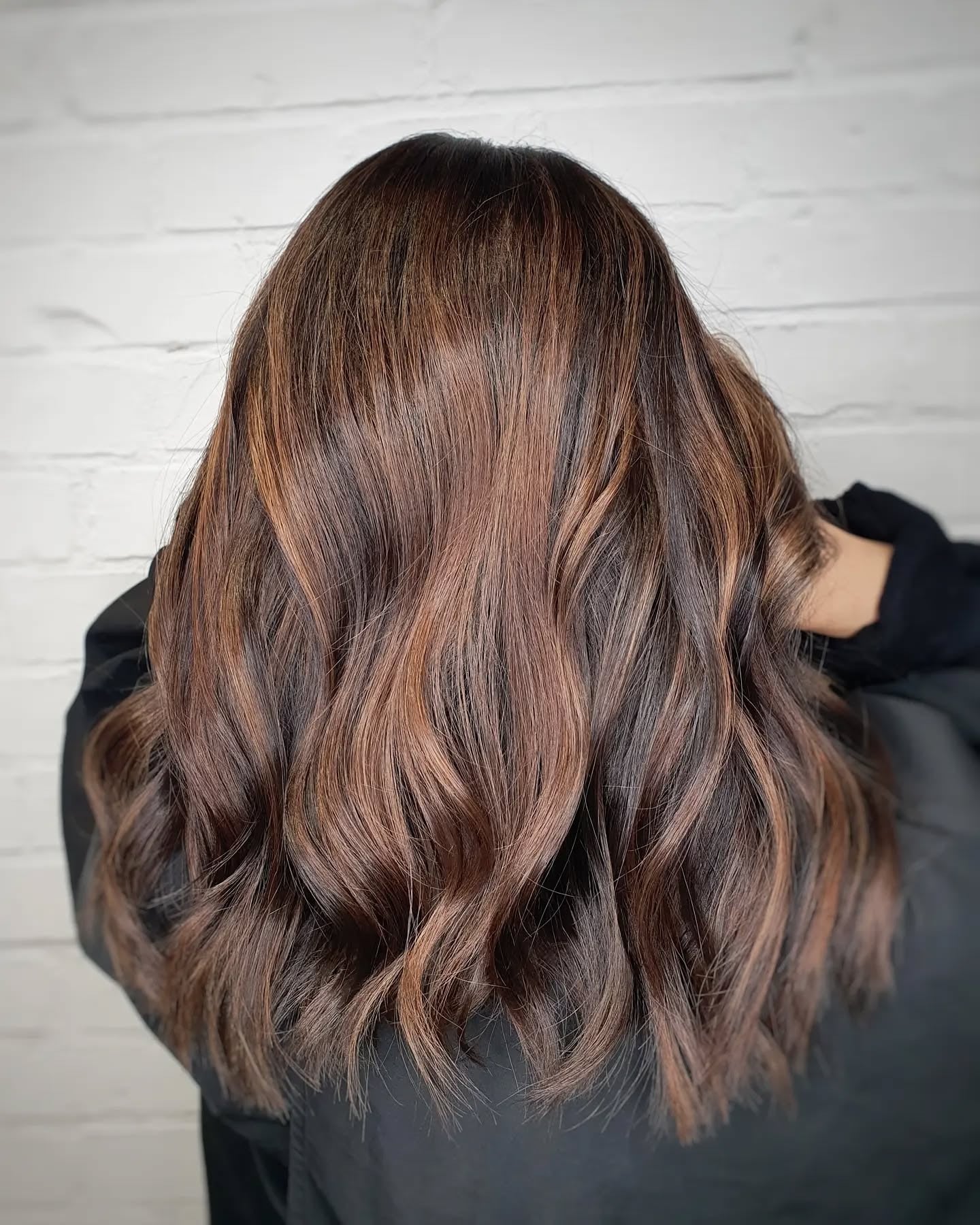 1. Soft Chestnut Waves with Subtle Highlights (Chestnut Hair Color)