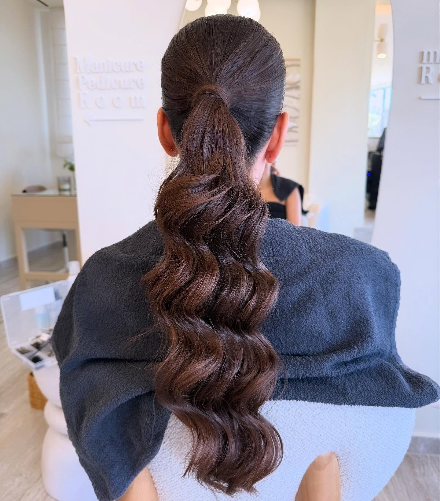 2. Sleek Ponytail with Sculpted Waves (Wavy Hairstyles)