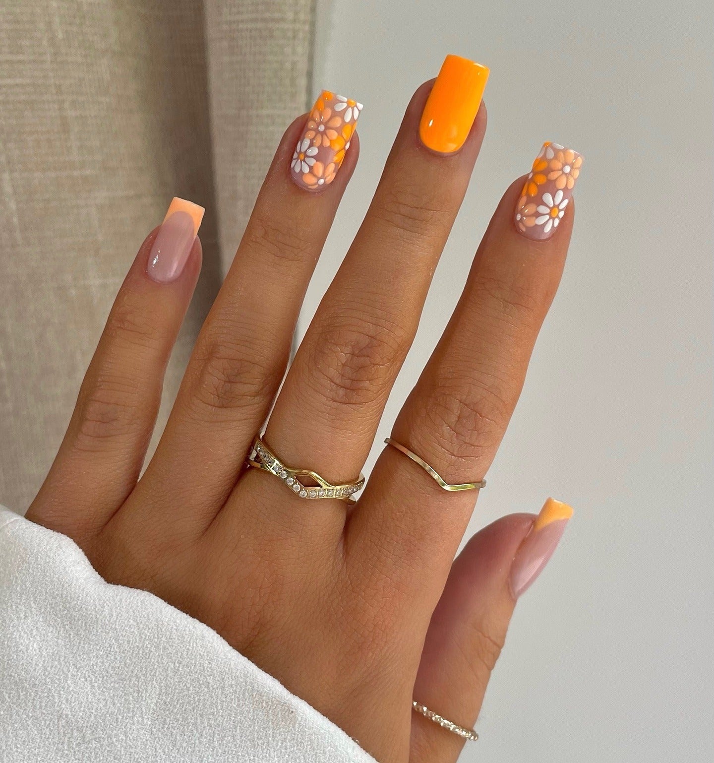 14. Zesty Daisy Punch (Nail Art Ideas)