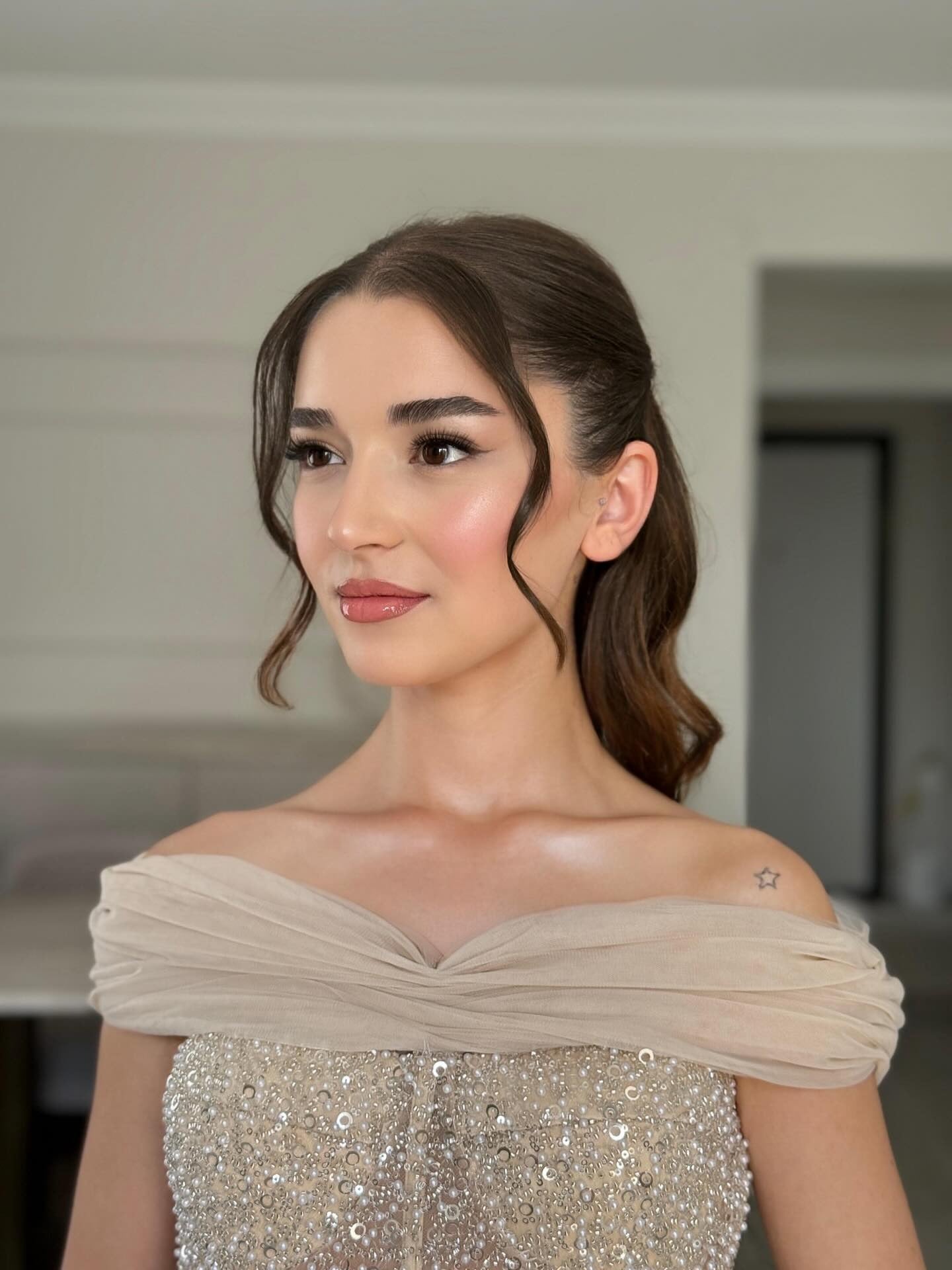 8. Soft Ponytail with Face-Framing Waves (Bride Hairstyles)